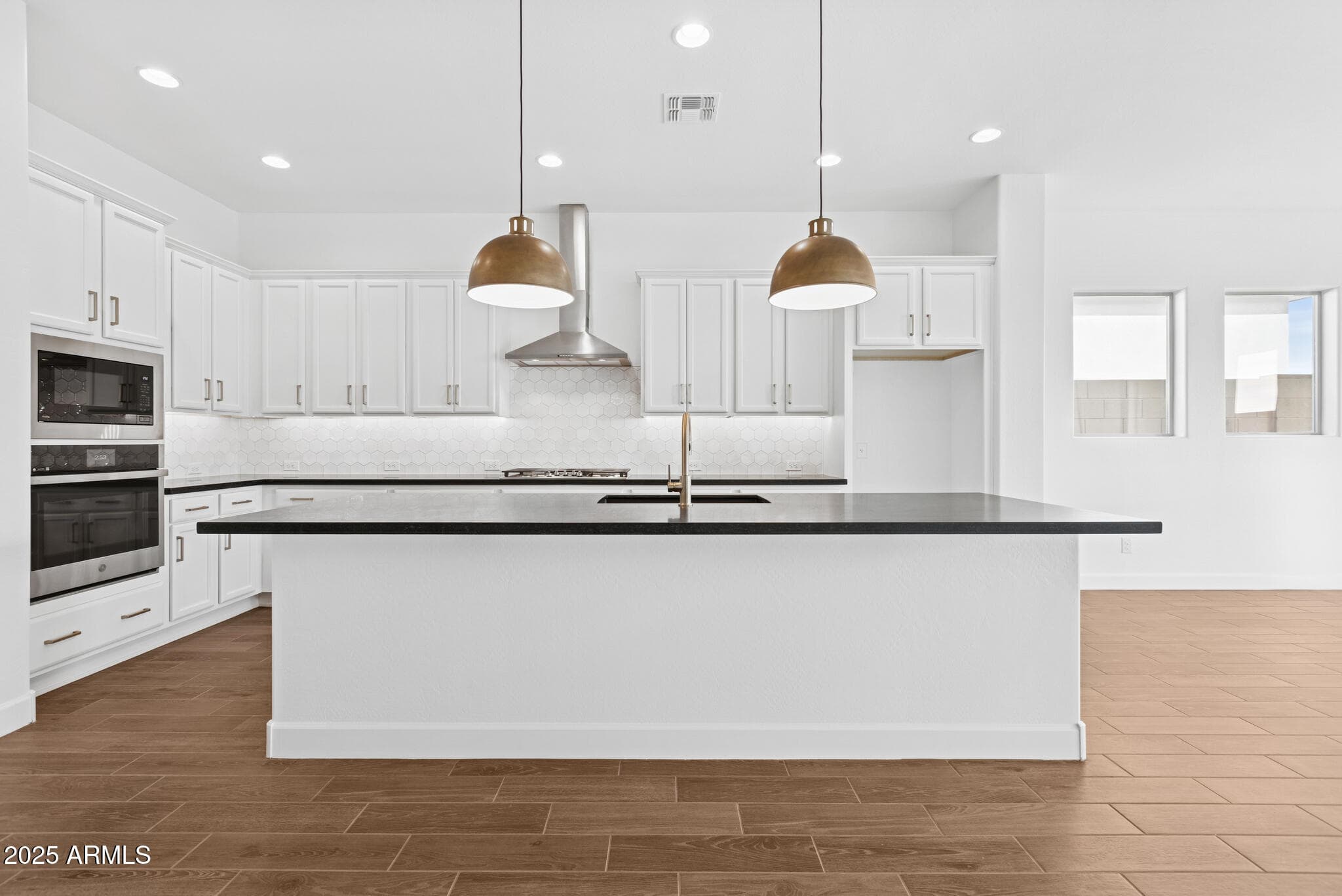 2357 E Amfissa Dr — photo 1