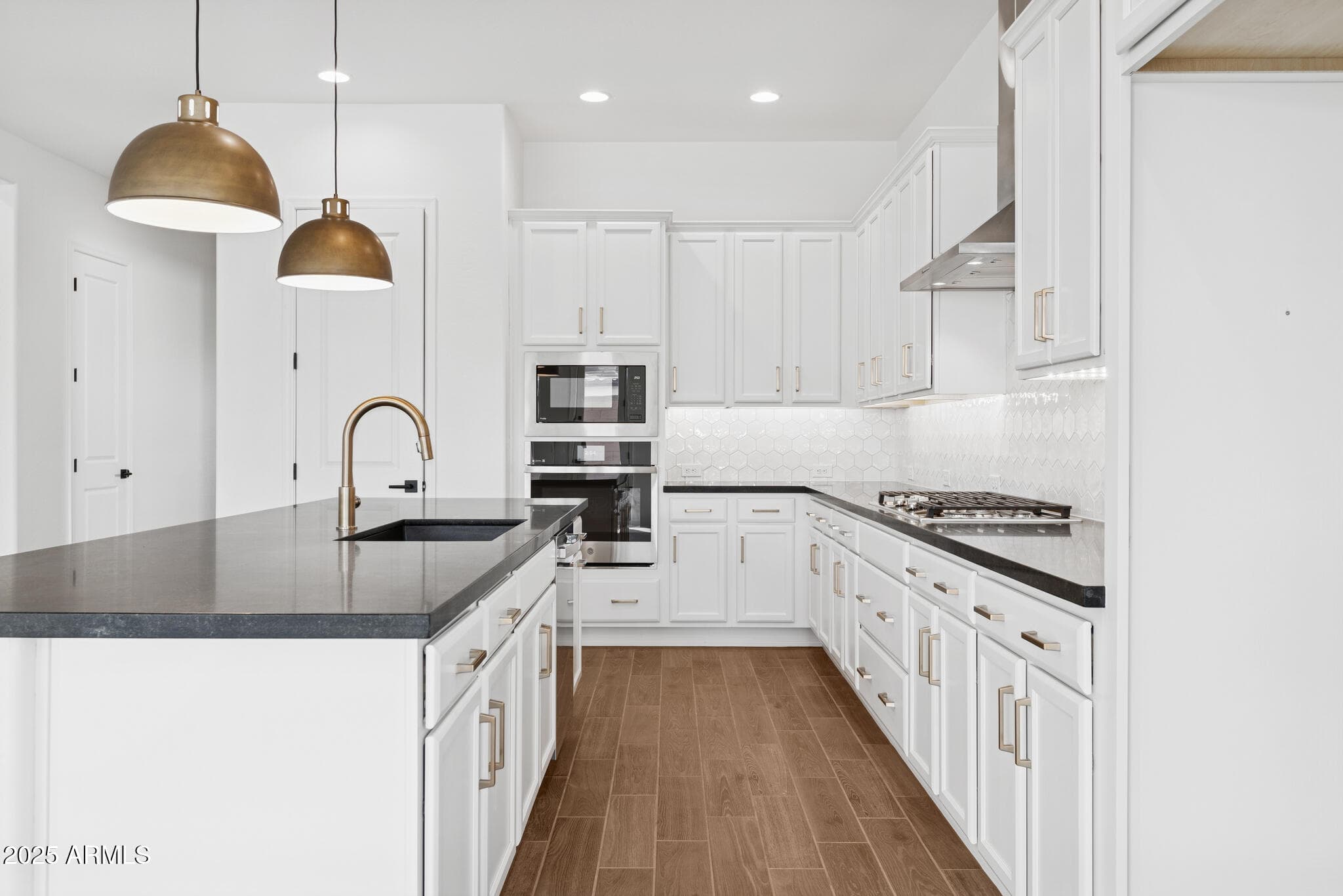 2357 E Amfissa Dr — photo 2