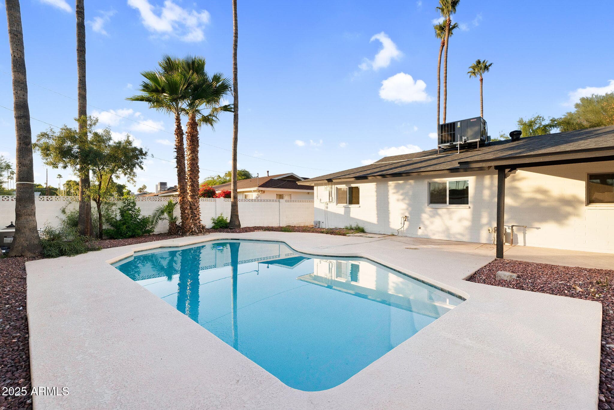 1523 W Flynn Ln — photo 2