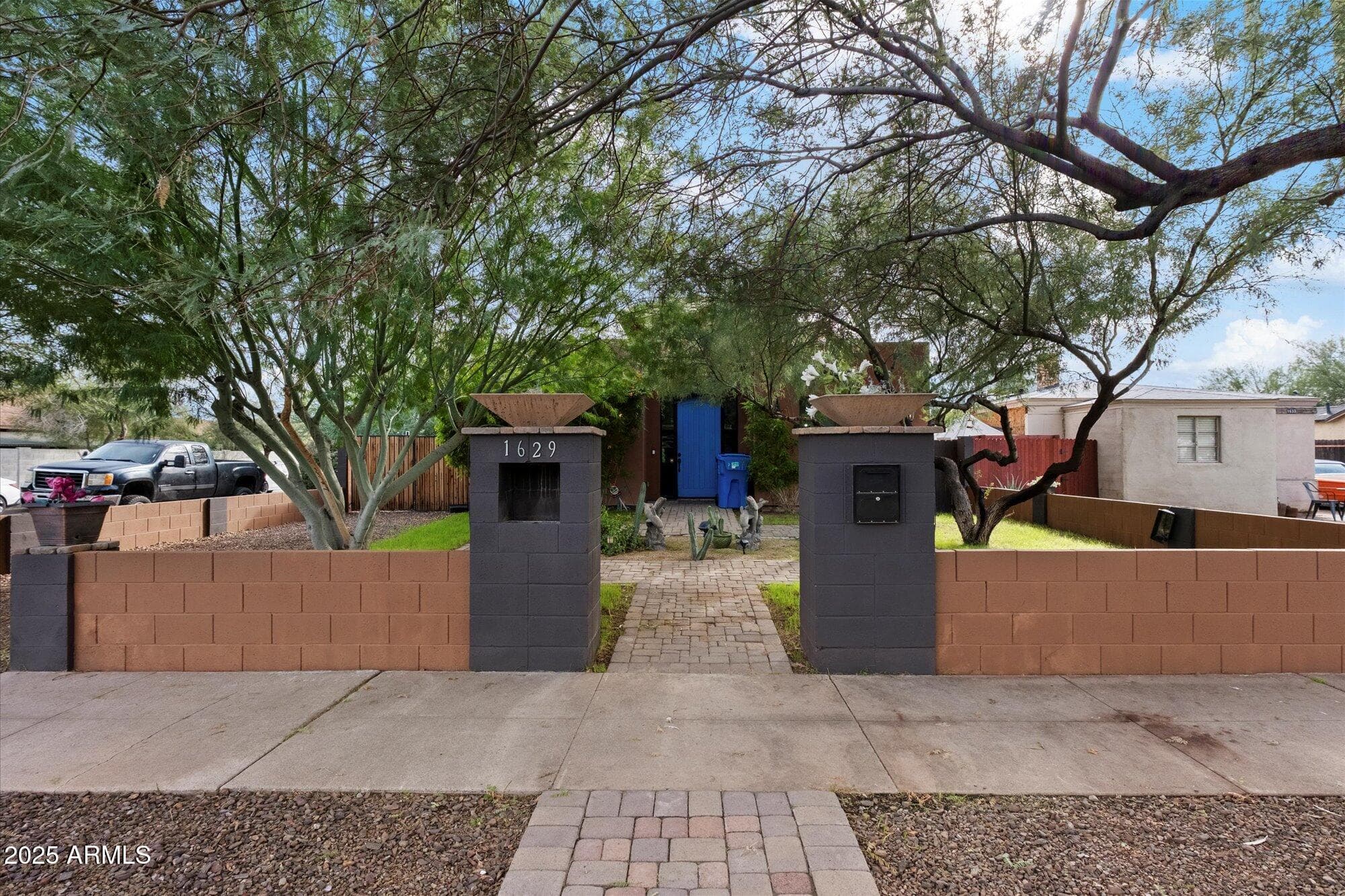 1629 W Willetta St — photo 1