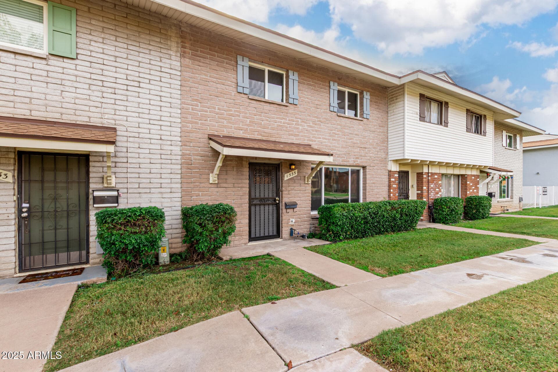 1535 W Hazelwood St — photo 2