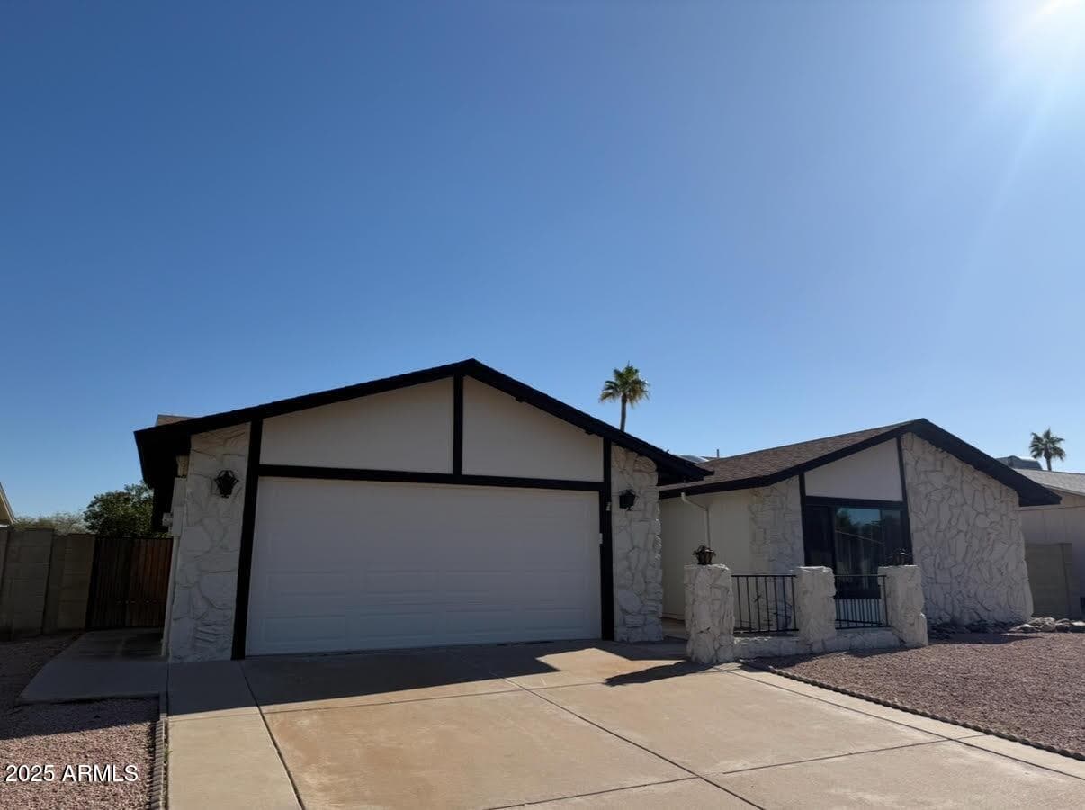 11449 S Iroquois Dr — photo 1