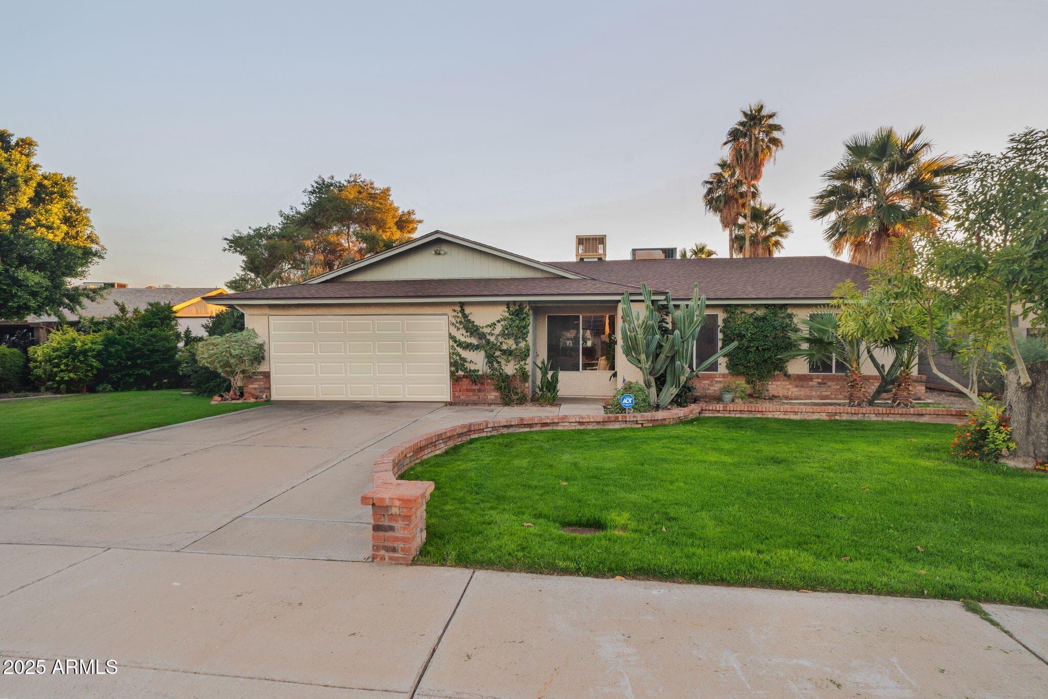 4841 E Desert View Dr — photo 1