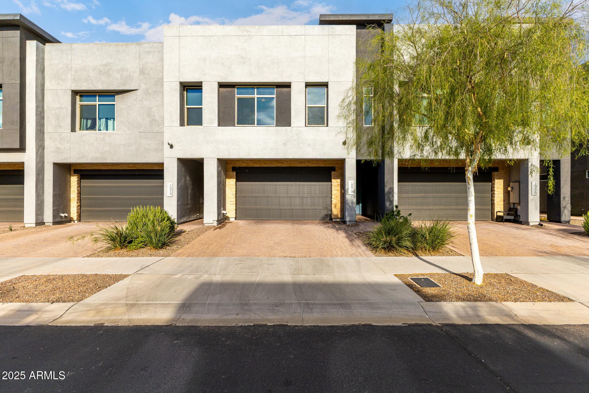 1970 W Desert Hollow Dr — photo 1