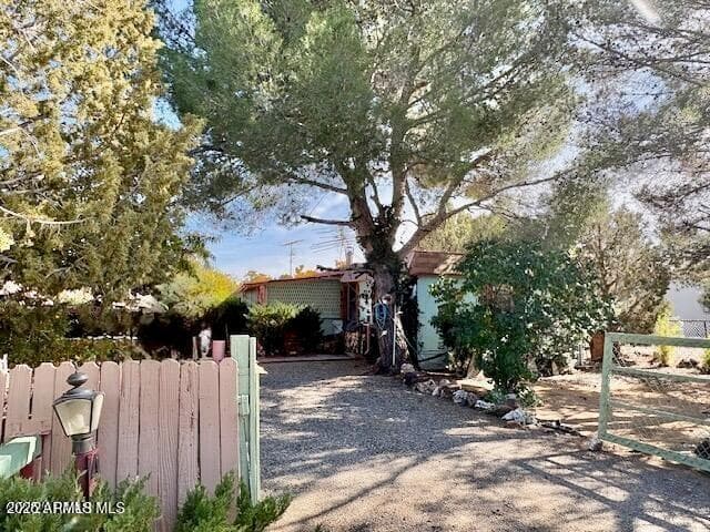 4691 N Glenrosa Circle — photo 2