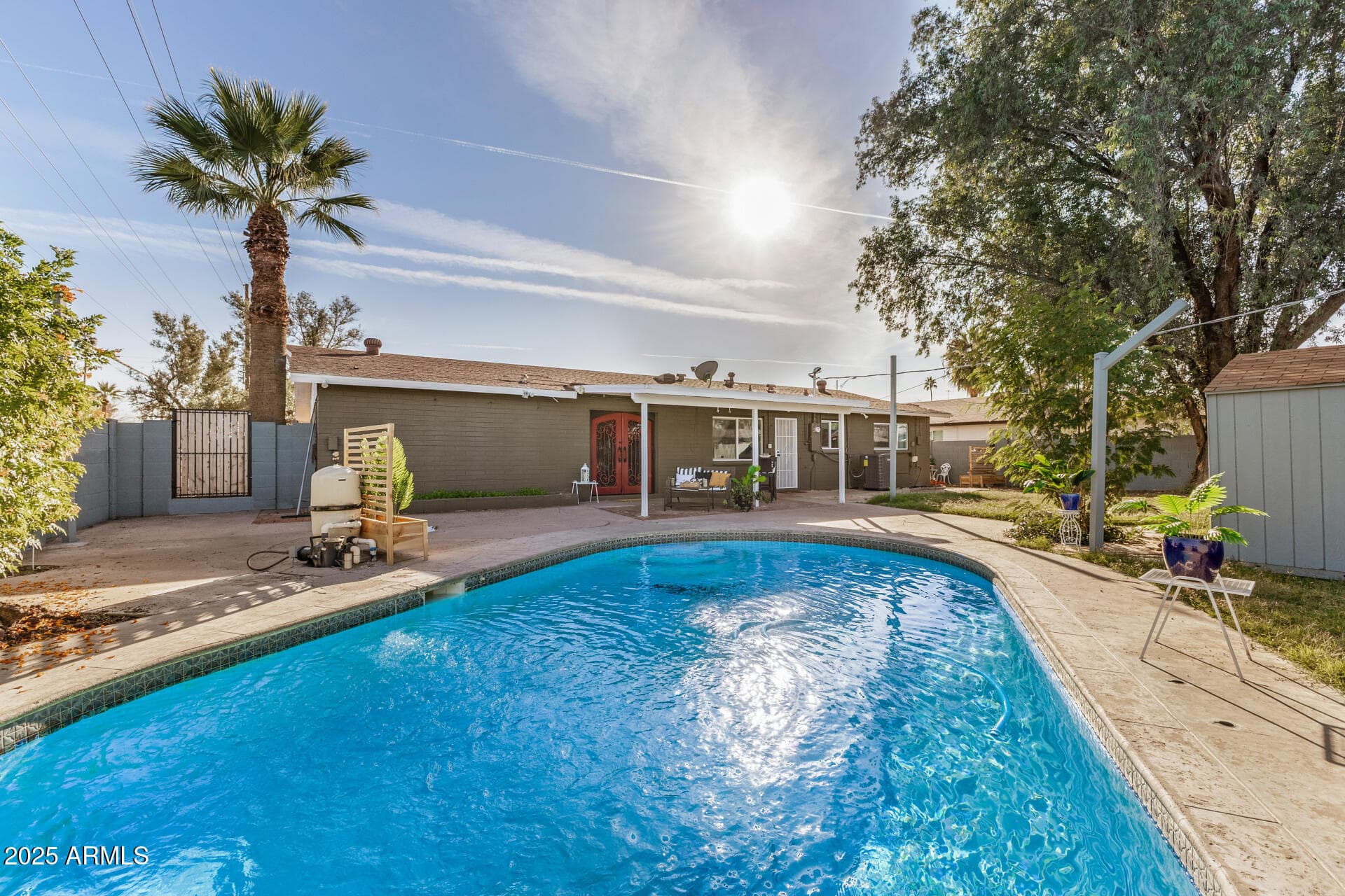 2302 W Berridge Ln — photo 1