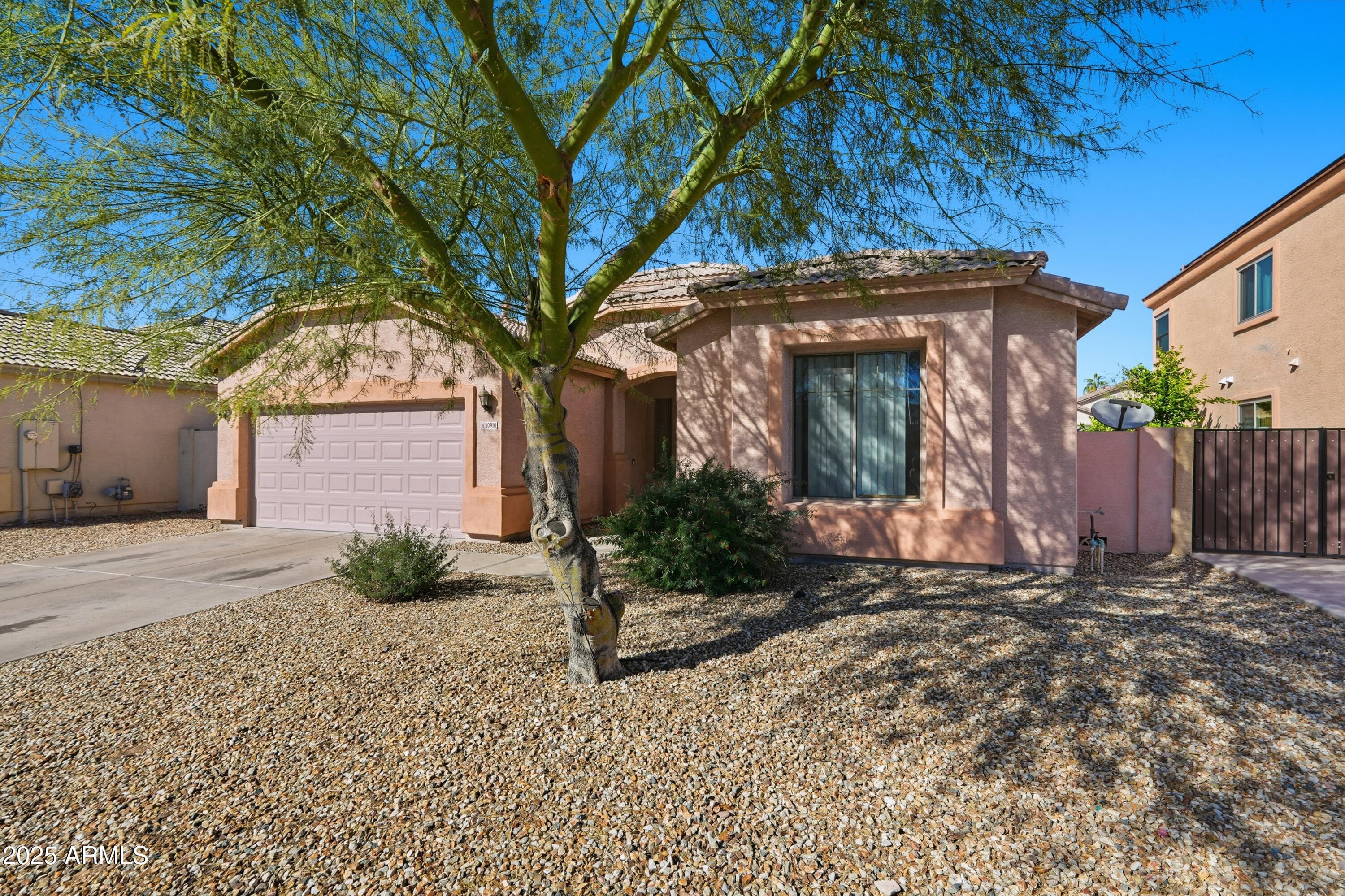 10910 W Davis Ln — photo 2