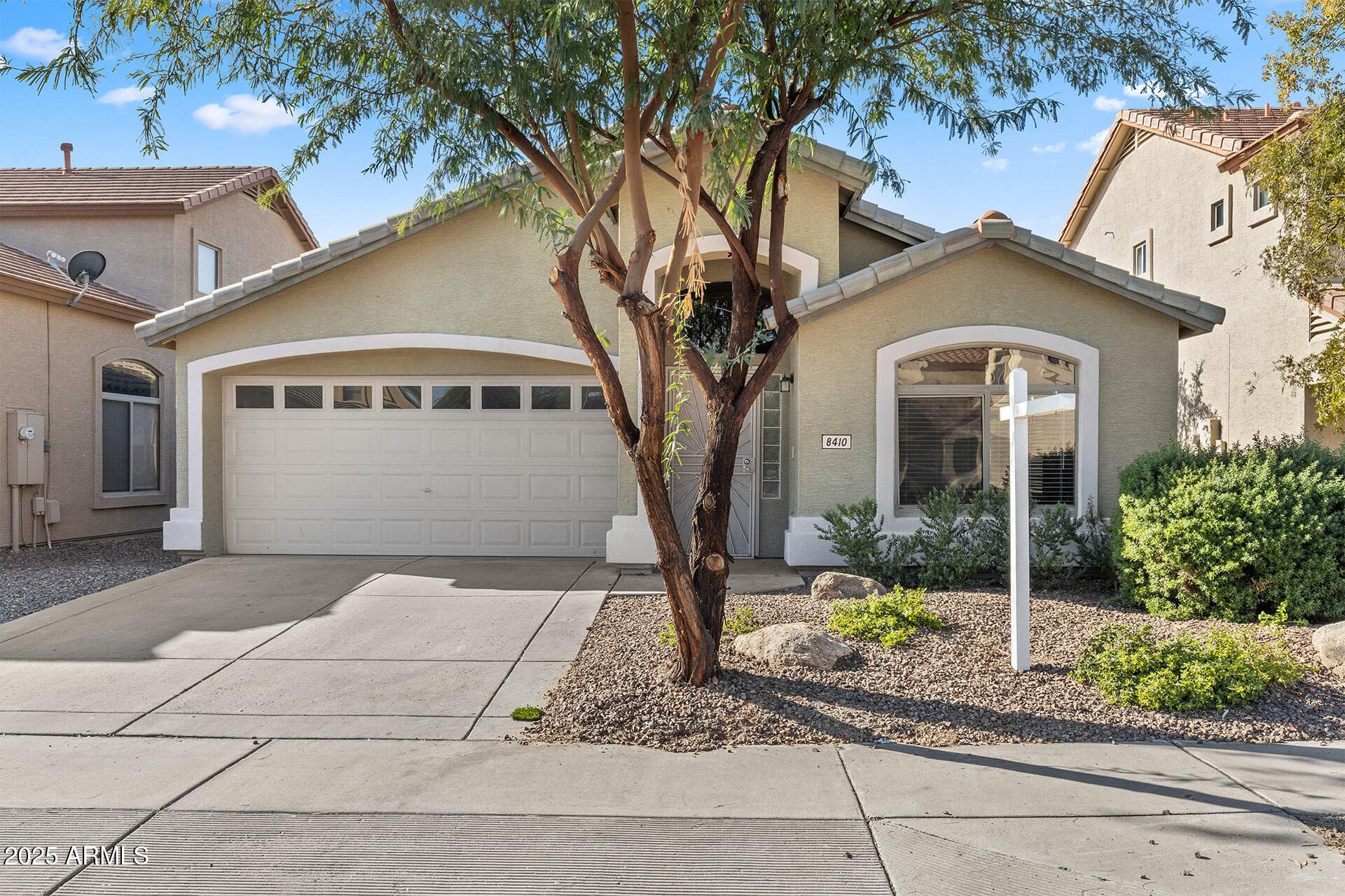 8410 S 49th Ln — photo 1