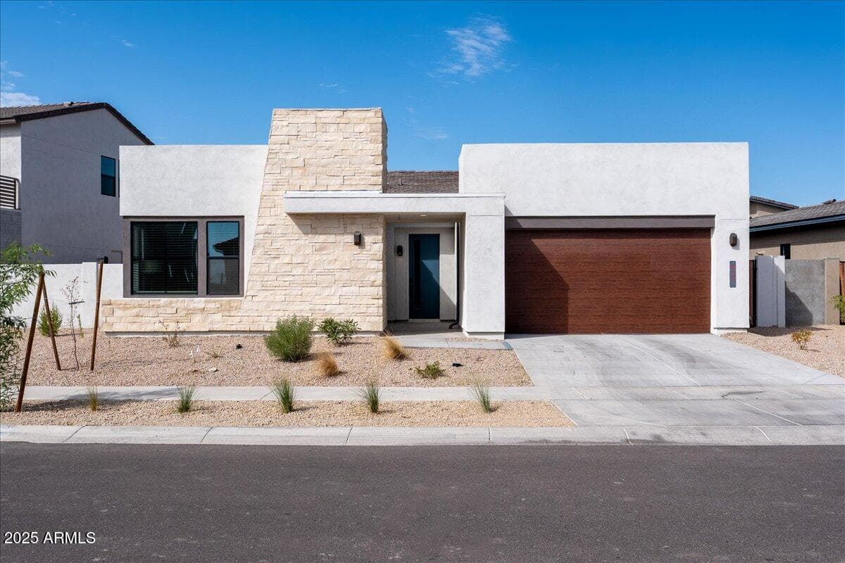 917 E Buist Ave — photo 1