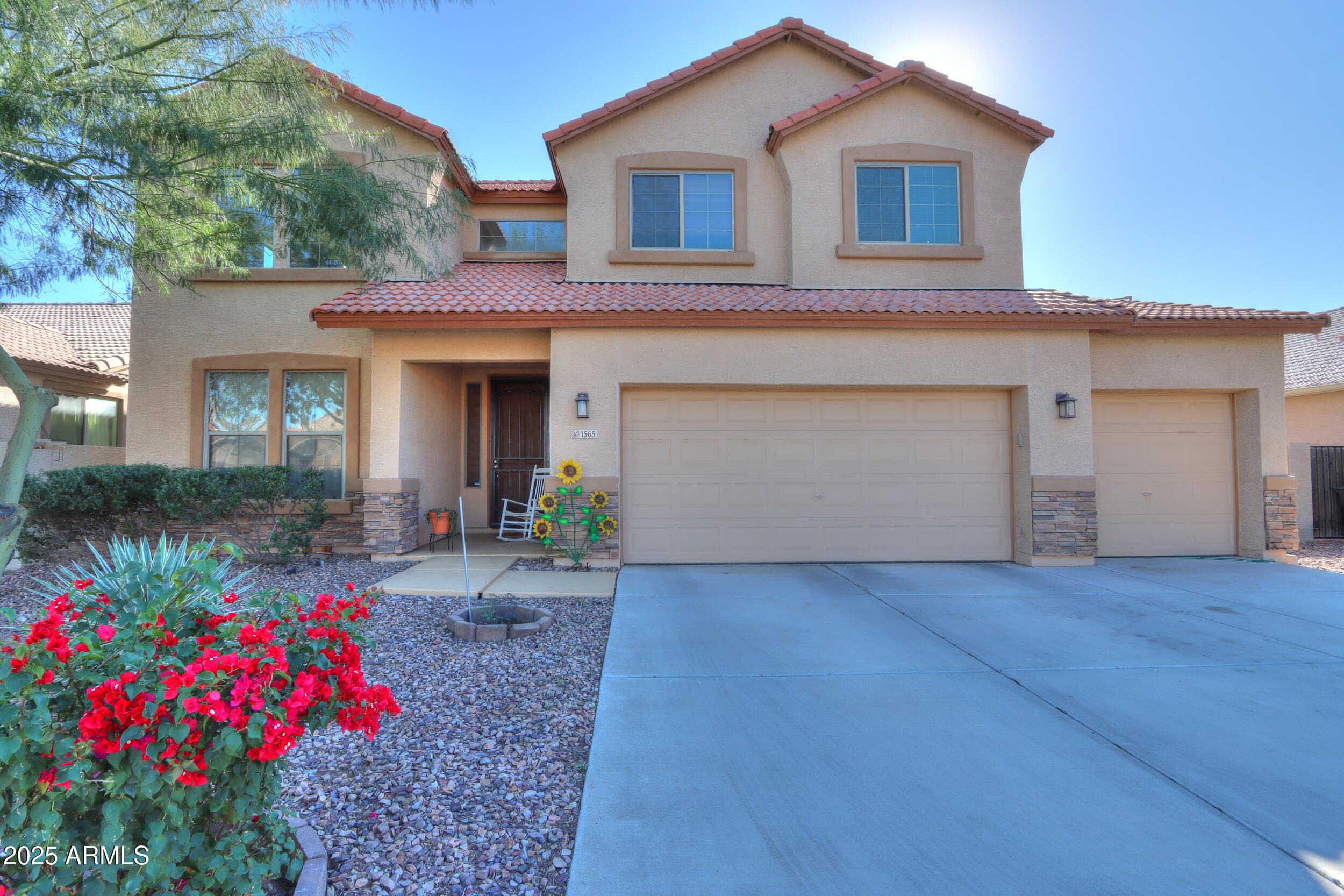1565 E Prickly Pear Pl — photo 2
