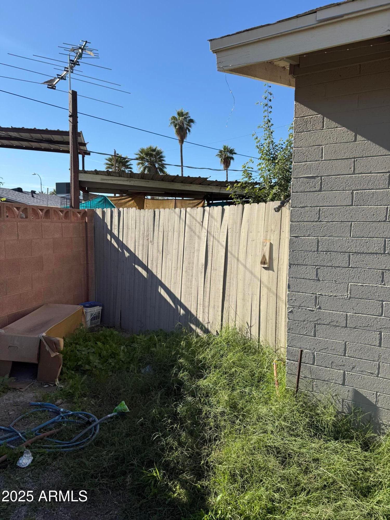 2116 N 49th Ave — photo 2