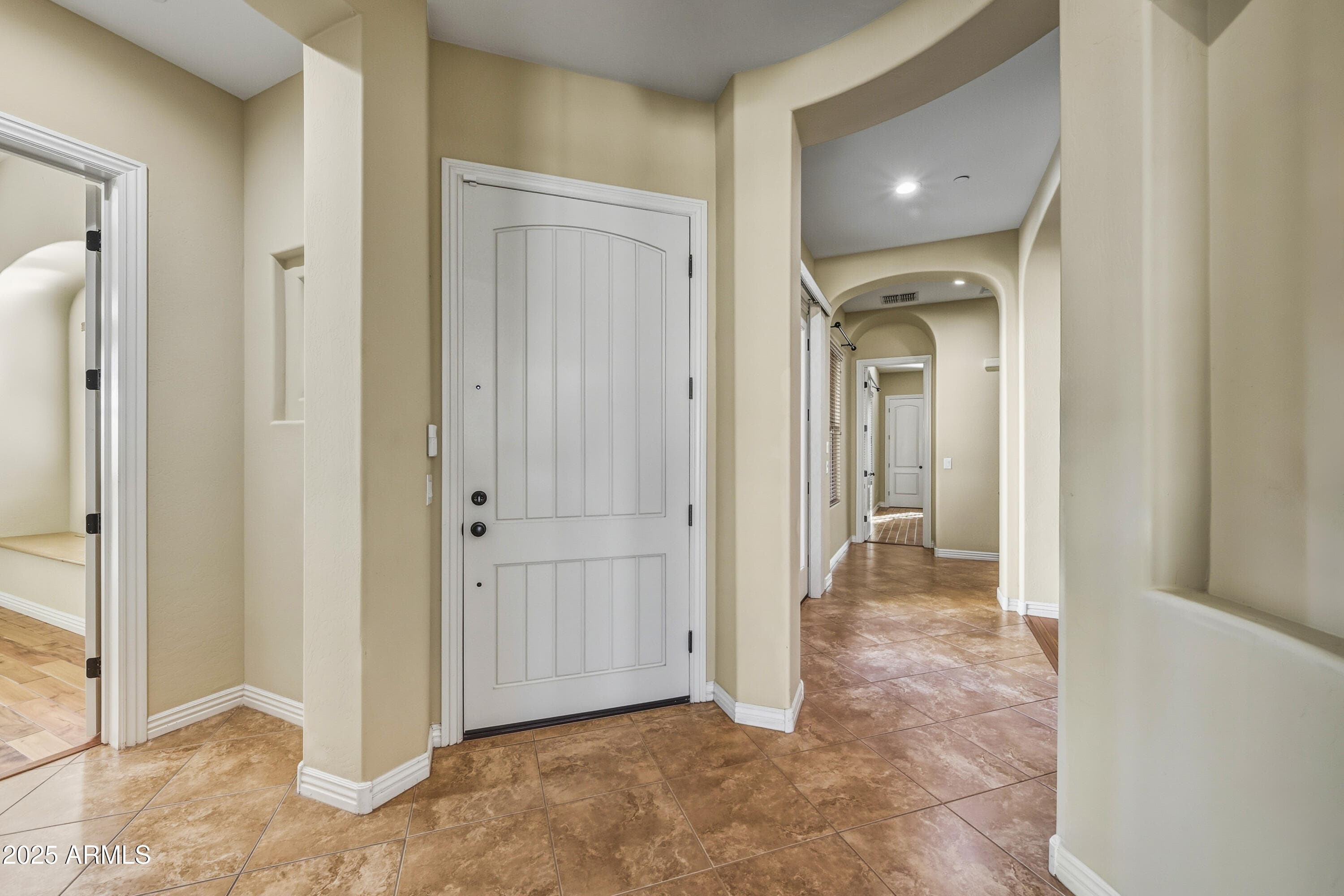 758 E Sunburst Ln — photo 1