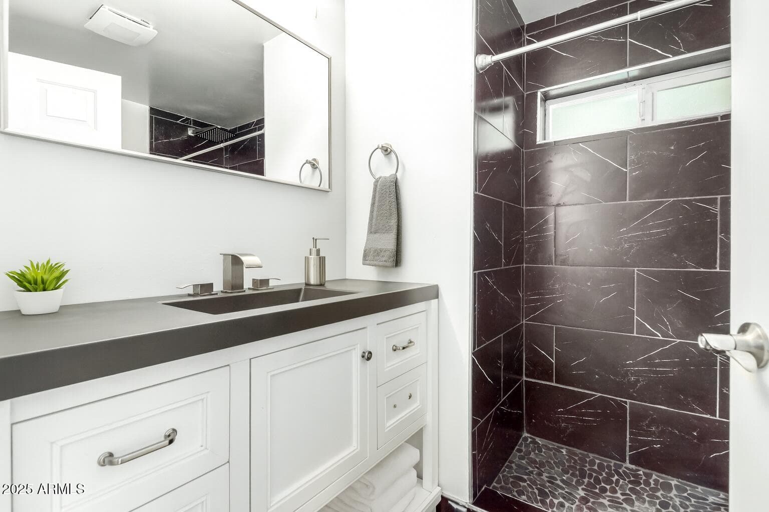 3938 E ALDER AVE - Photo 5