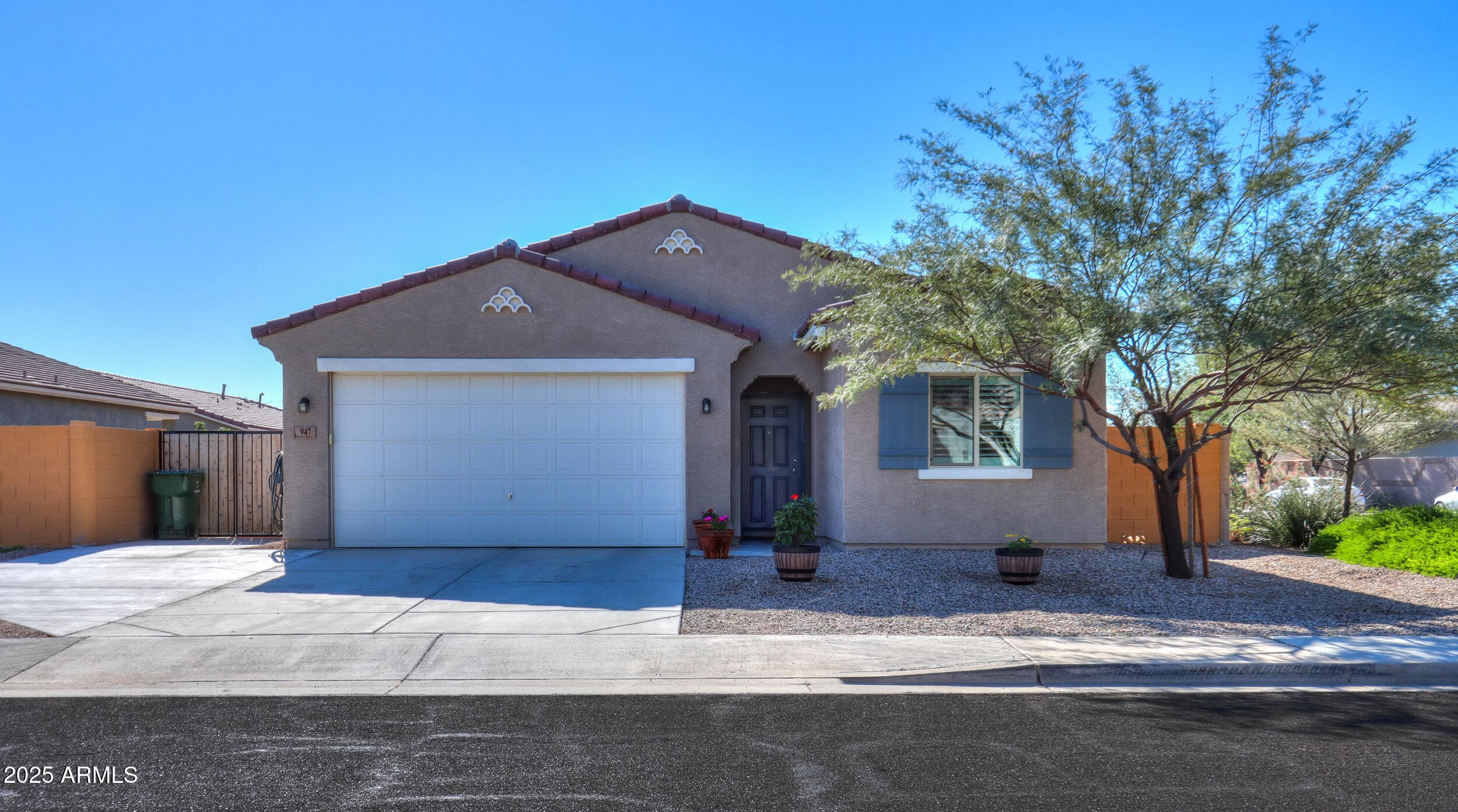947 E Wiley Way — photo 1