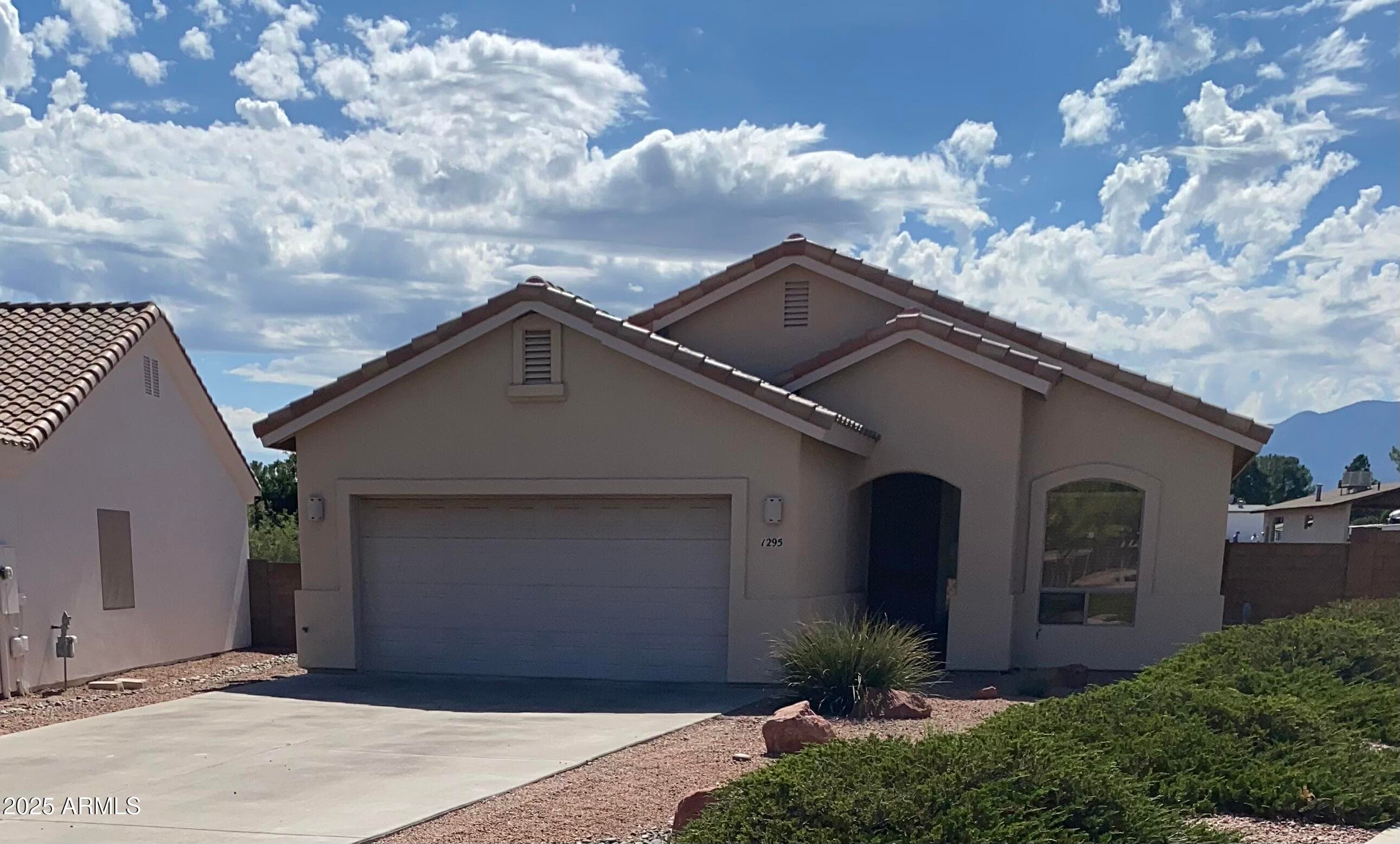 1295 E Ridgeview Dr — photo 1