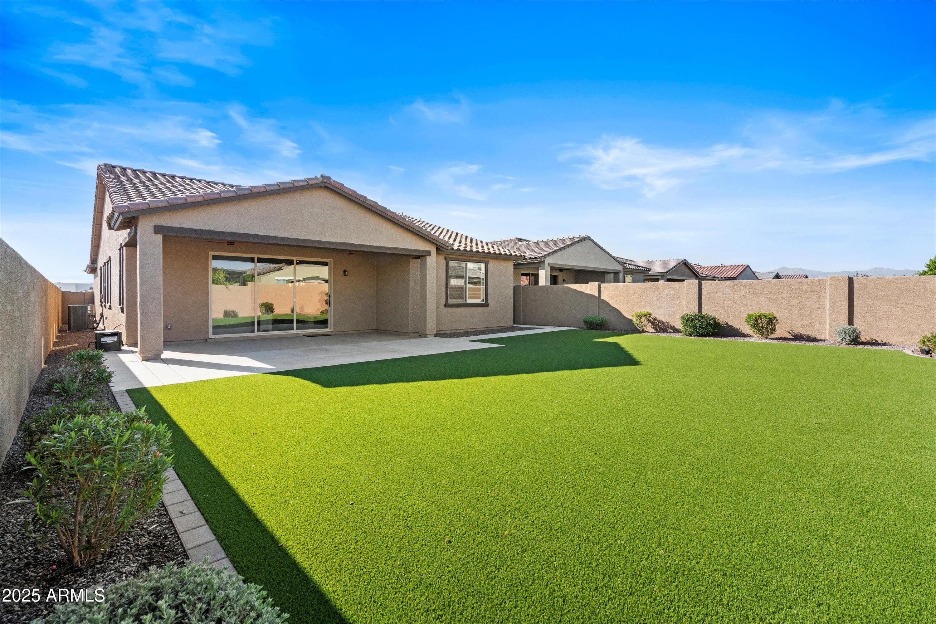 17274 W LARKSPUR DR - Photo 1