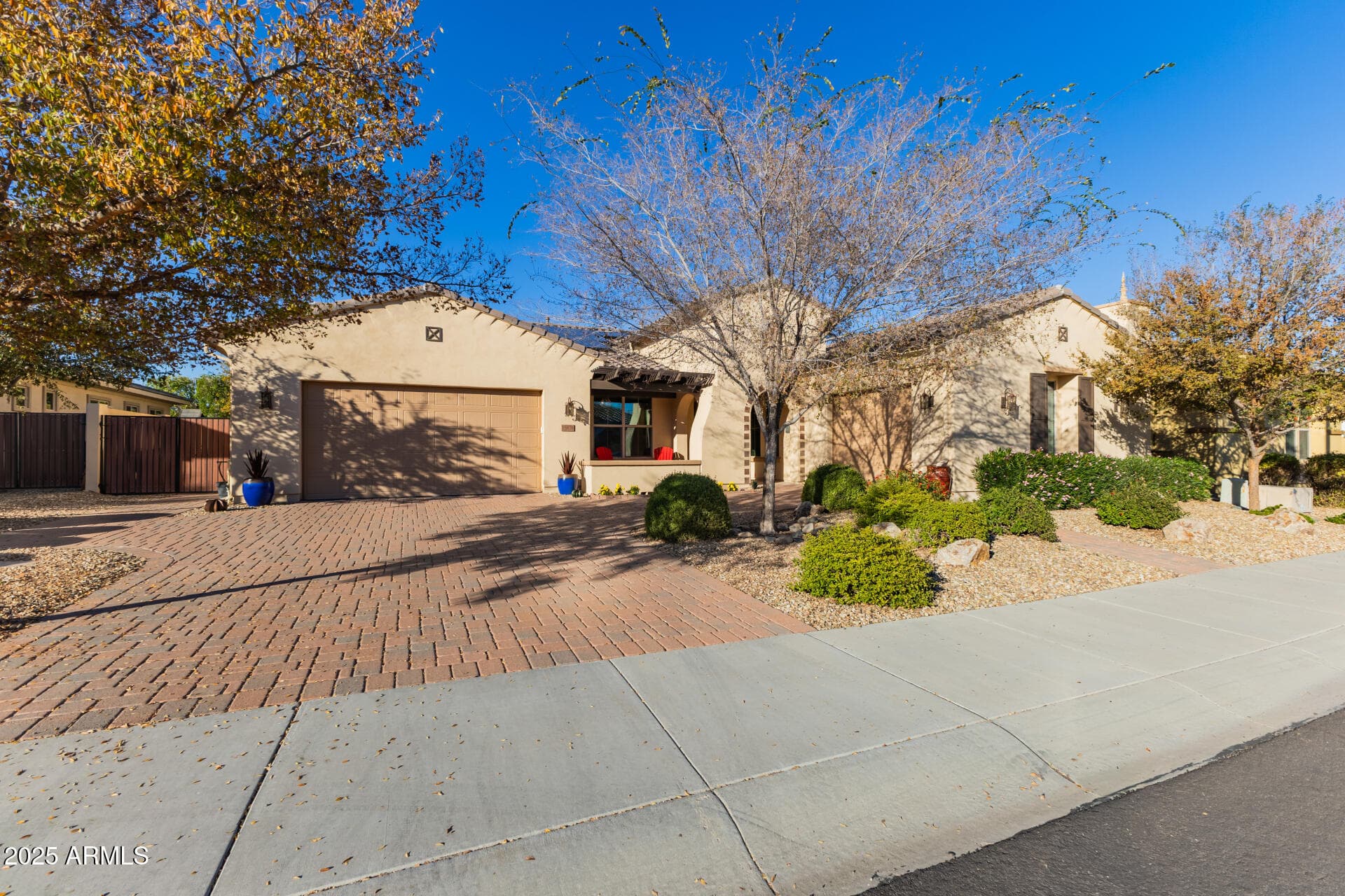 15878 W Alvarado Dr — photo 2