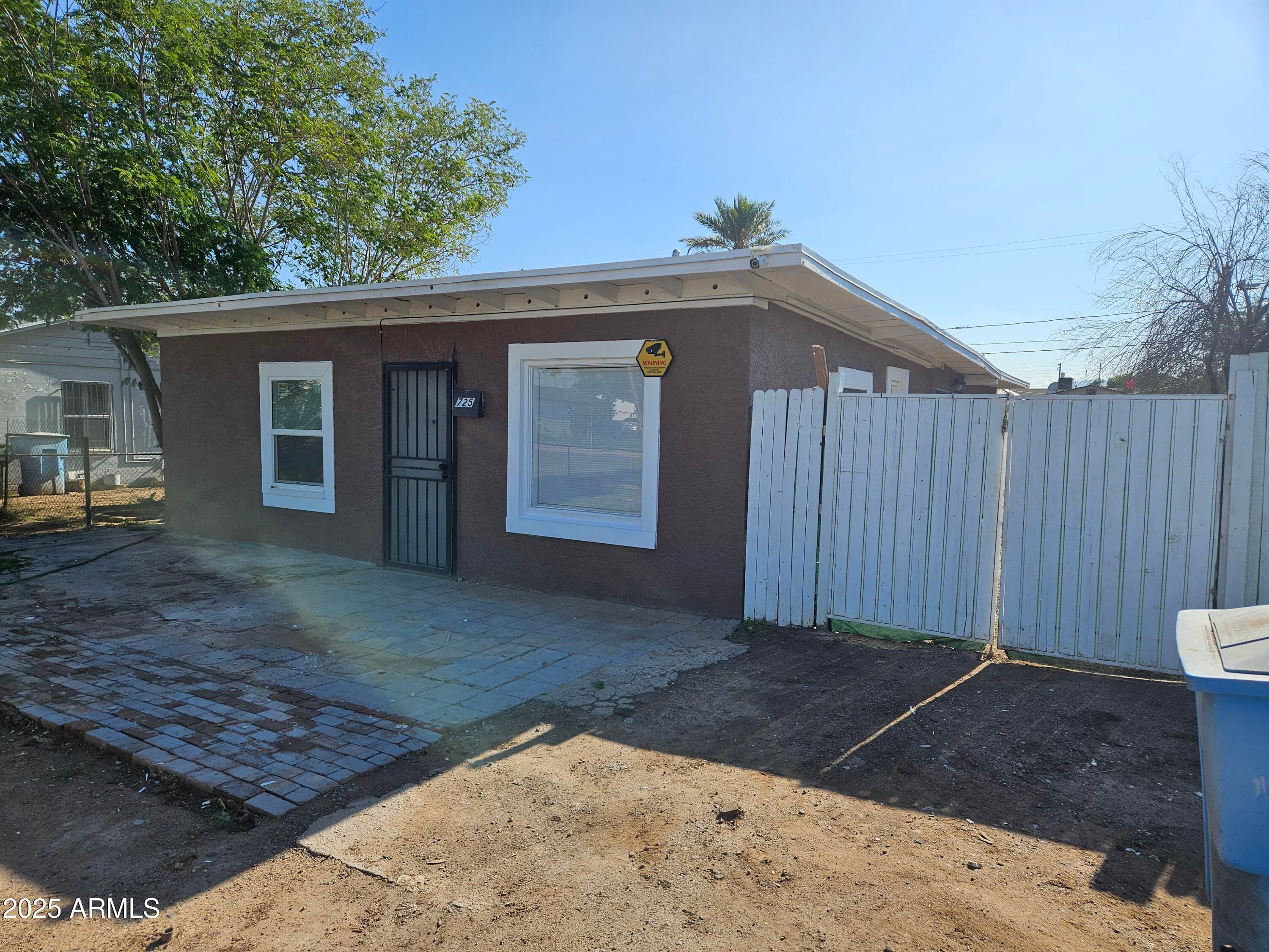 725 W Southgate Ave — photo 2