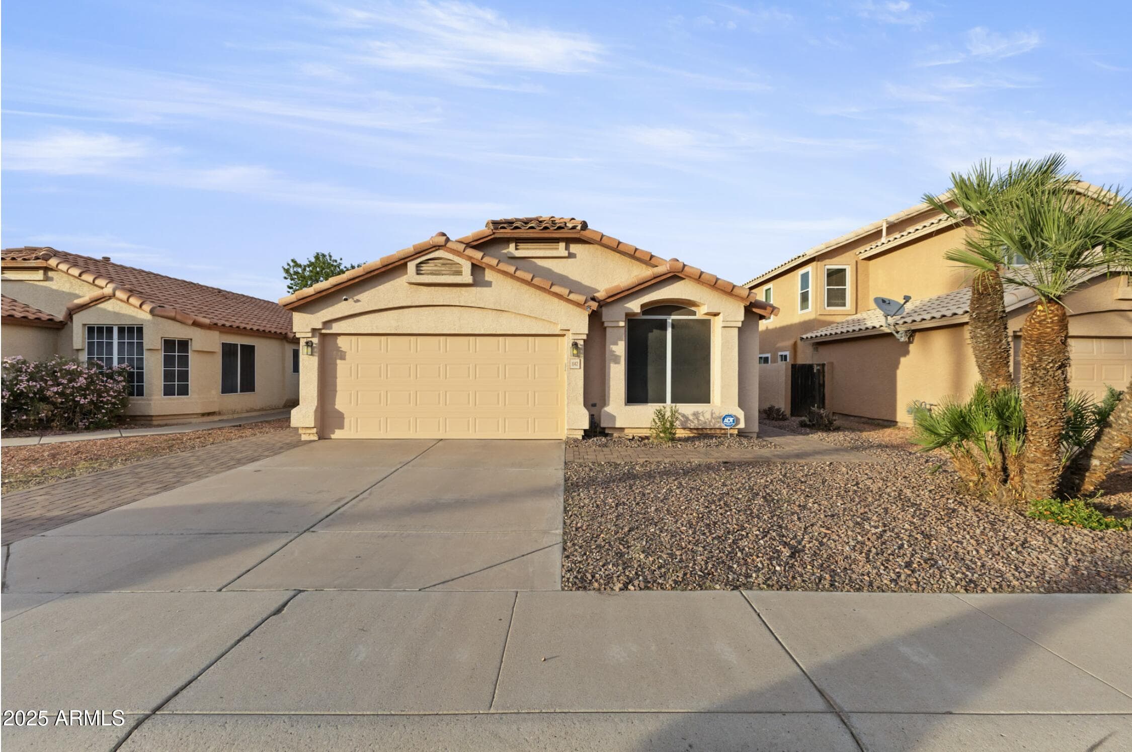 1142 W Sparrow Dr — photo 1