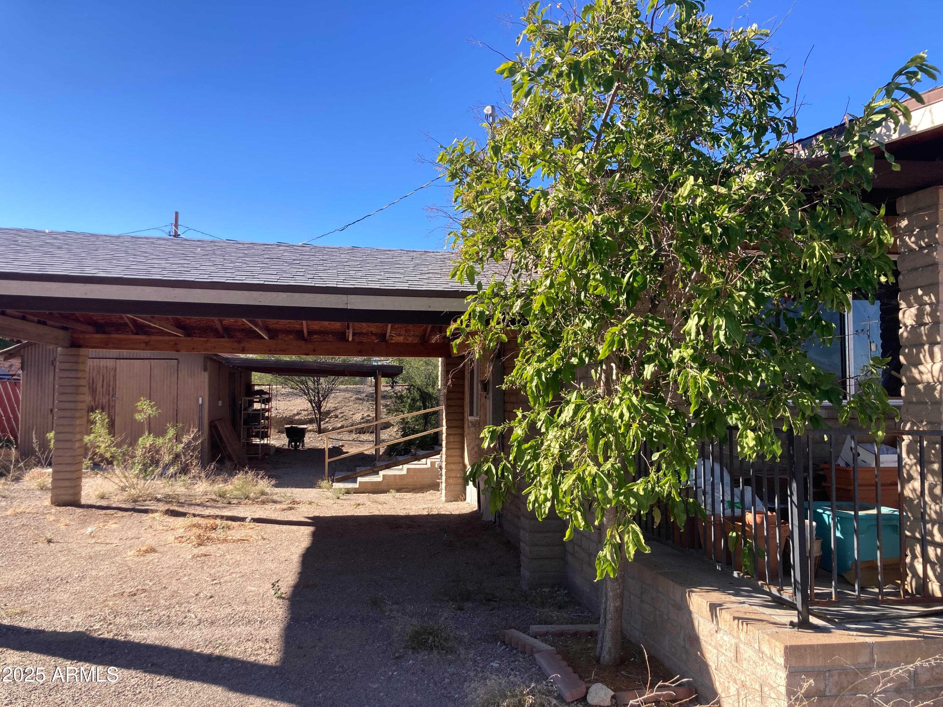 1245 N Thompson Ave — photo 2