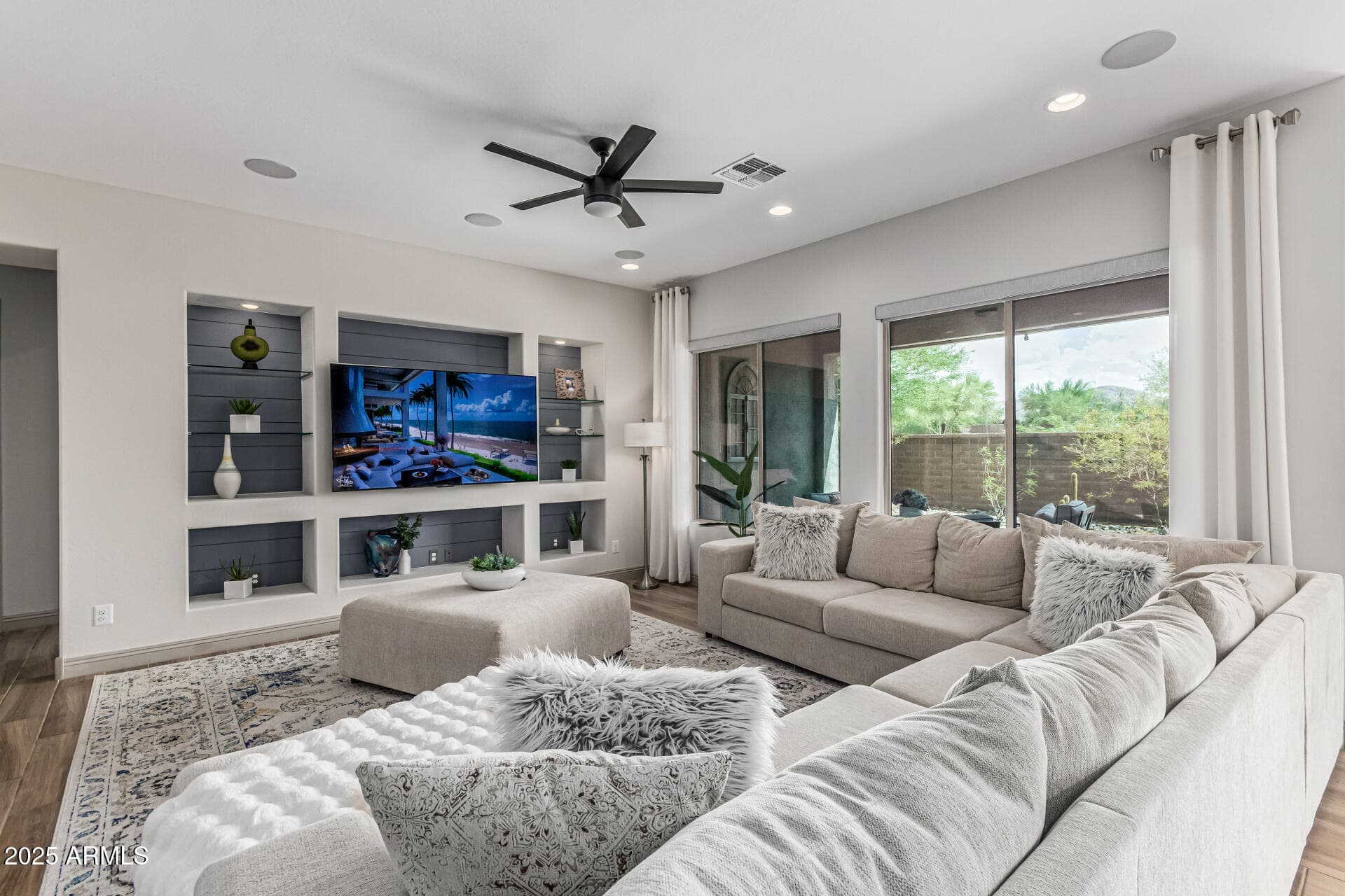 16373 W BEAUTIFUL LN - Photo 4