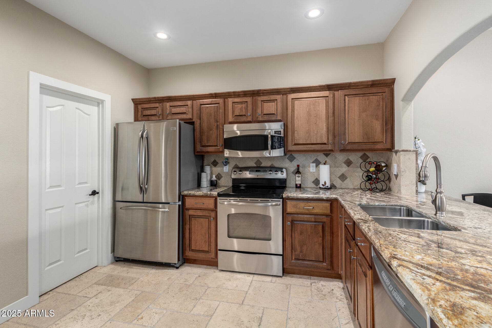 7021 E Earll Dr 213 — photo 2