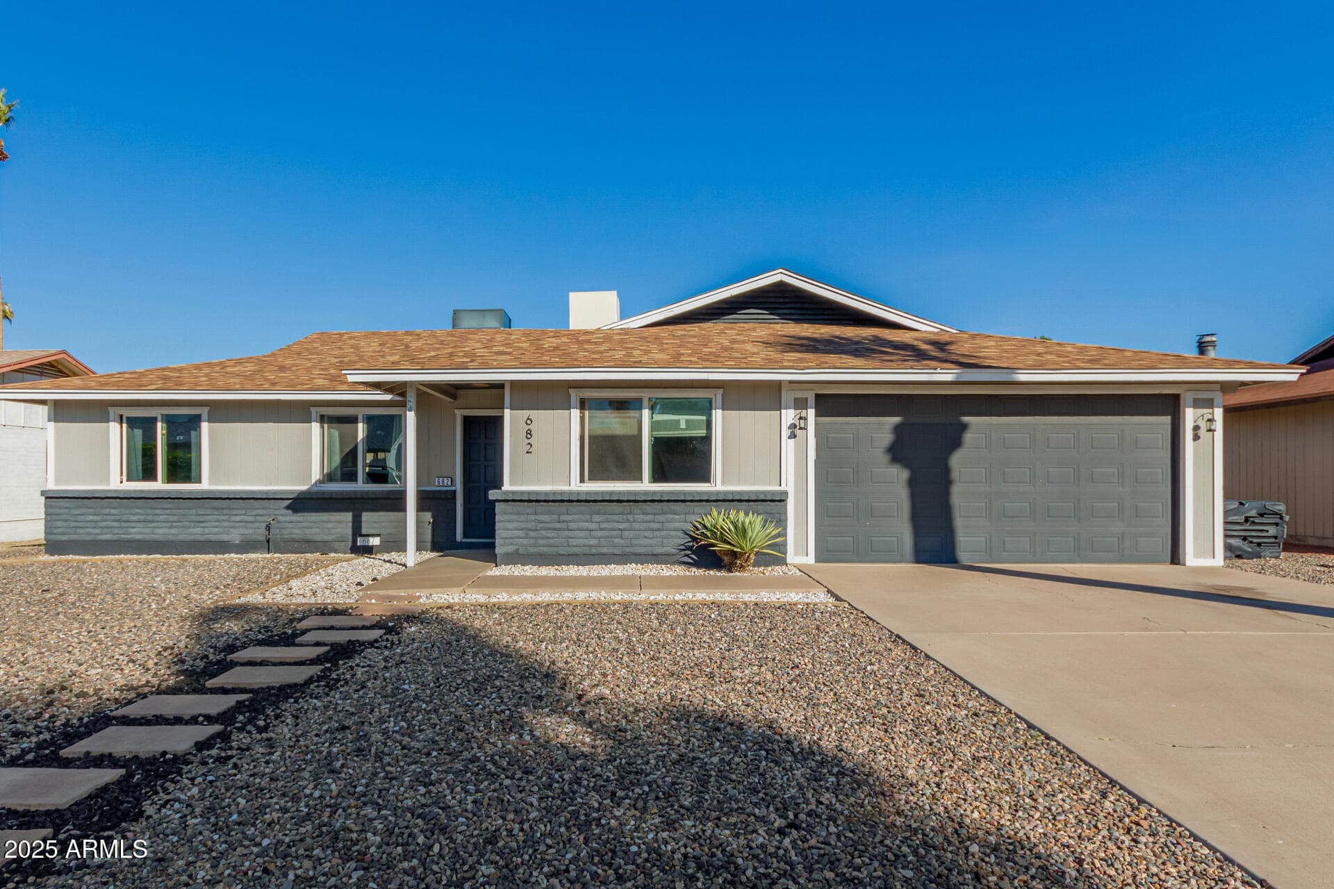 682 W Gail Dr — photo 2