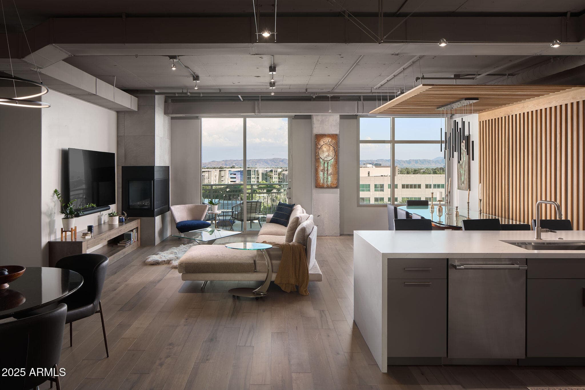 2211 E Camelback Rd 605 — photo 1
