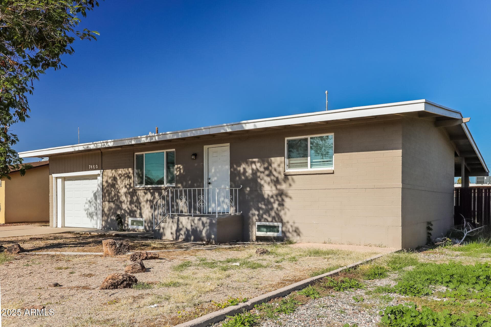 7460 W Cinnabar Ave — photo 2