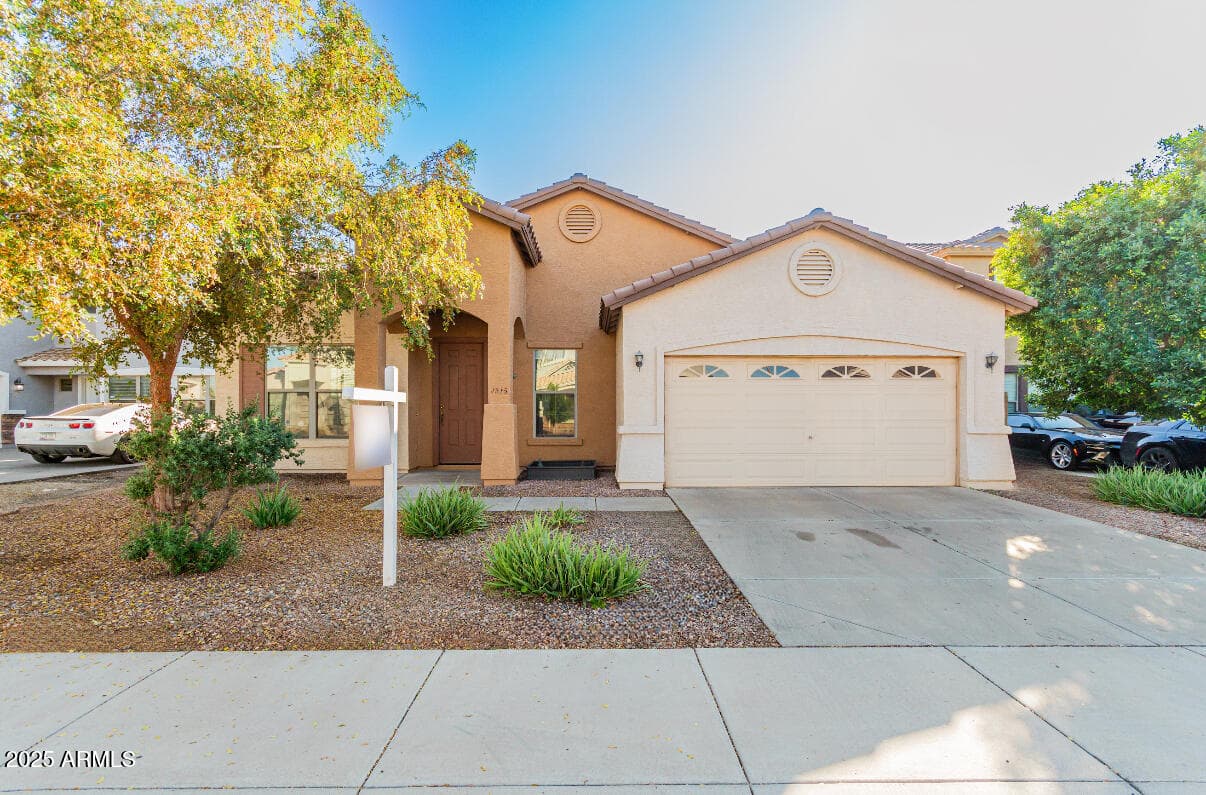4515 W Pleasant Ln — photo 1