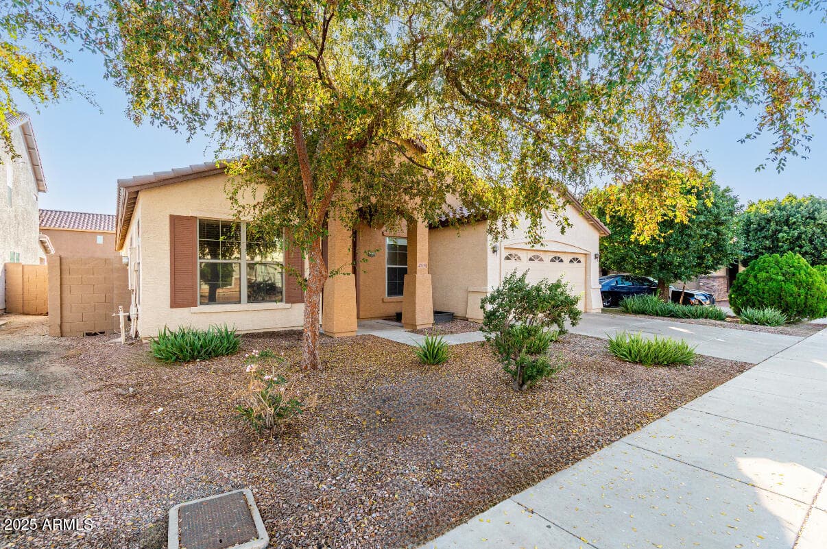 4515 W Pleasant Ln — photo 2
