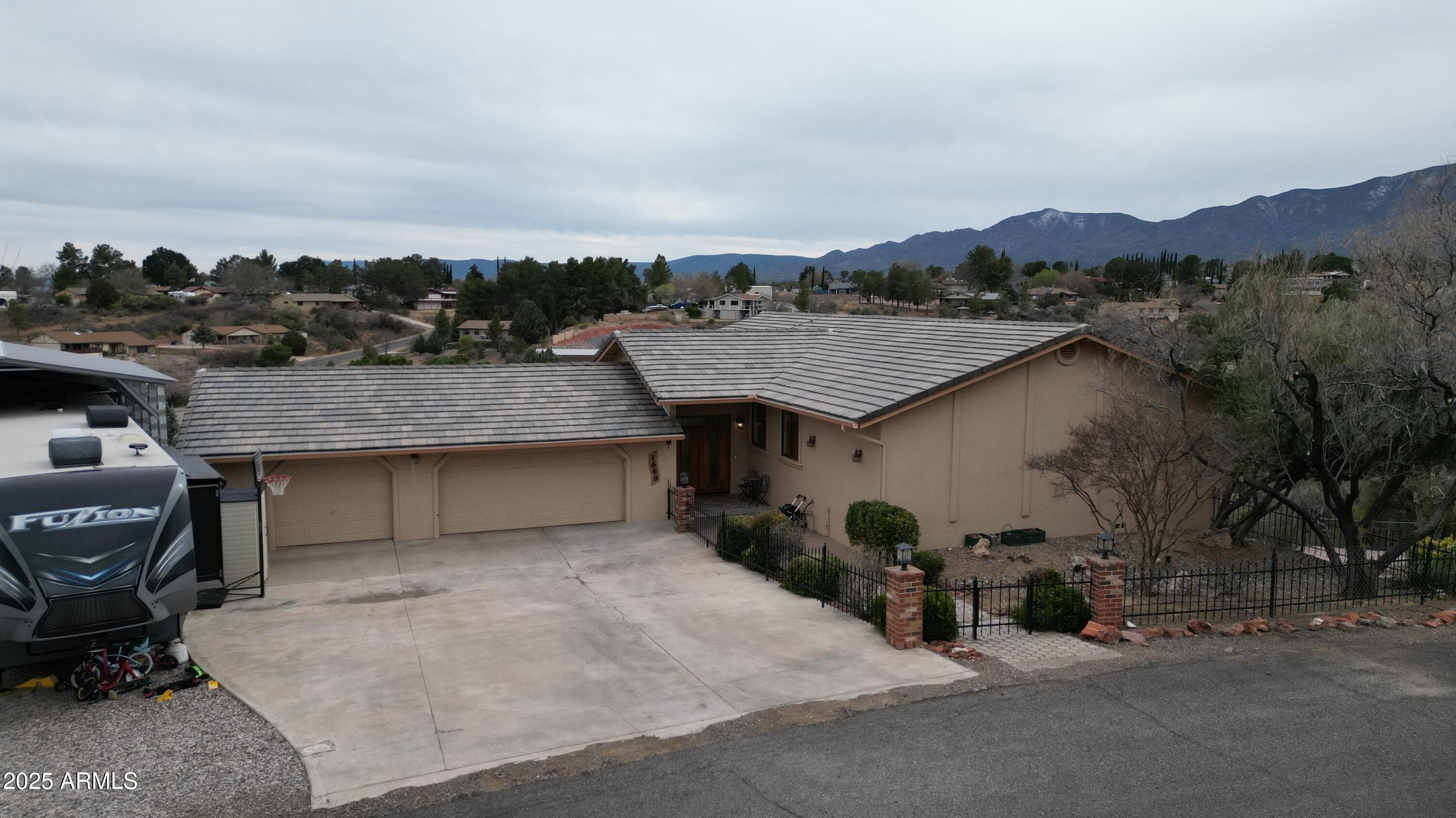 1669 E Sandy Ln — photo 2