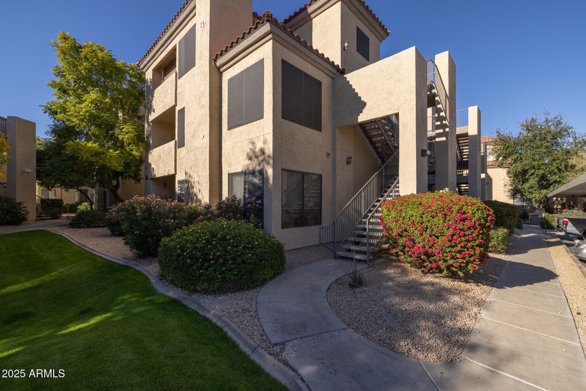 4925 E Desert Cove Ave 255 — photo 2