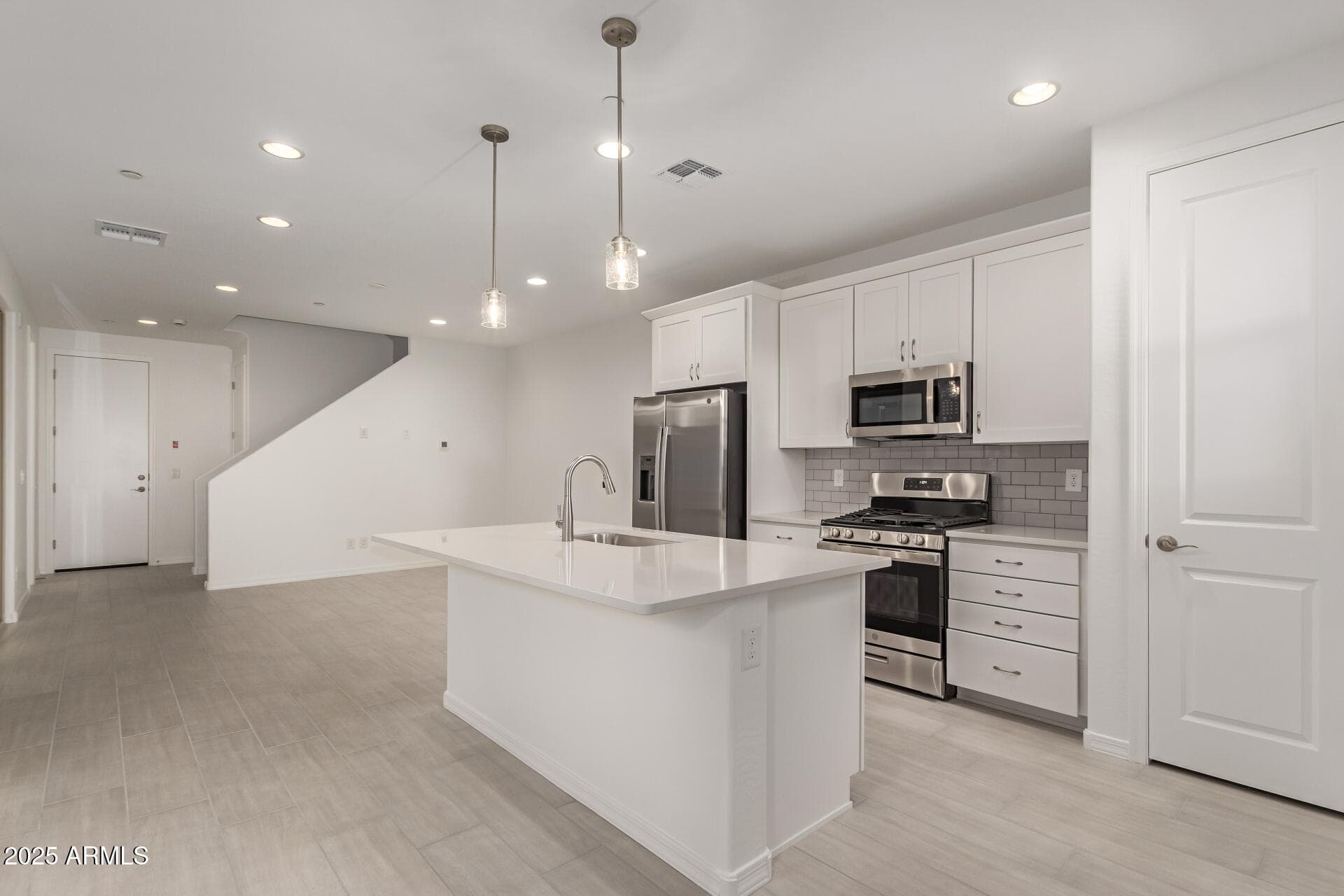 2799 N Claire Dr — photo 2