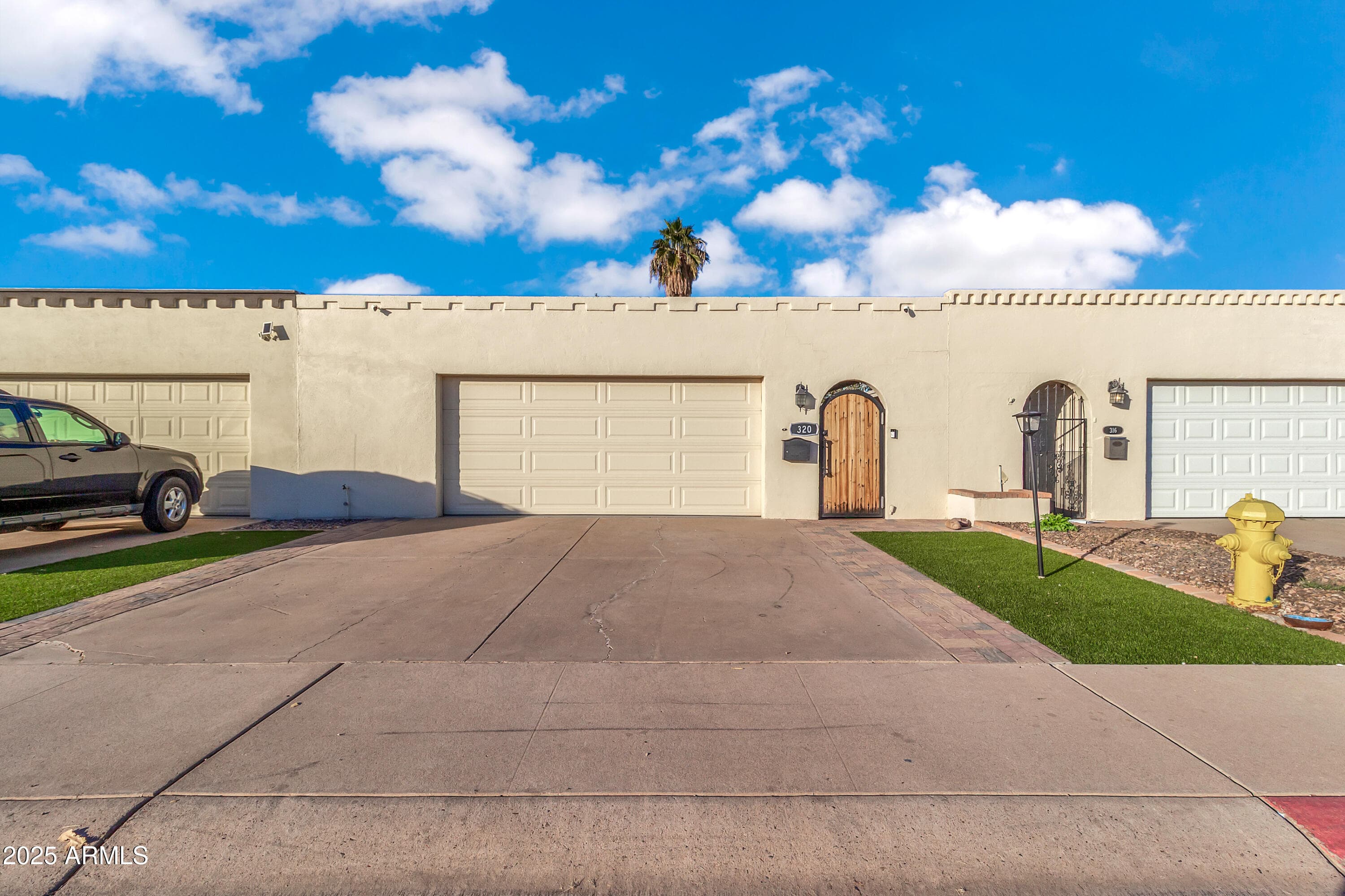 320 W Laguna Dr — photo 2