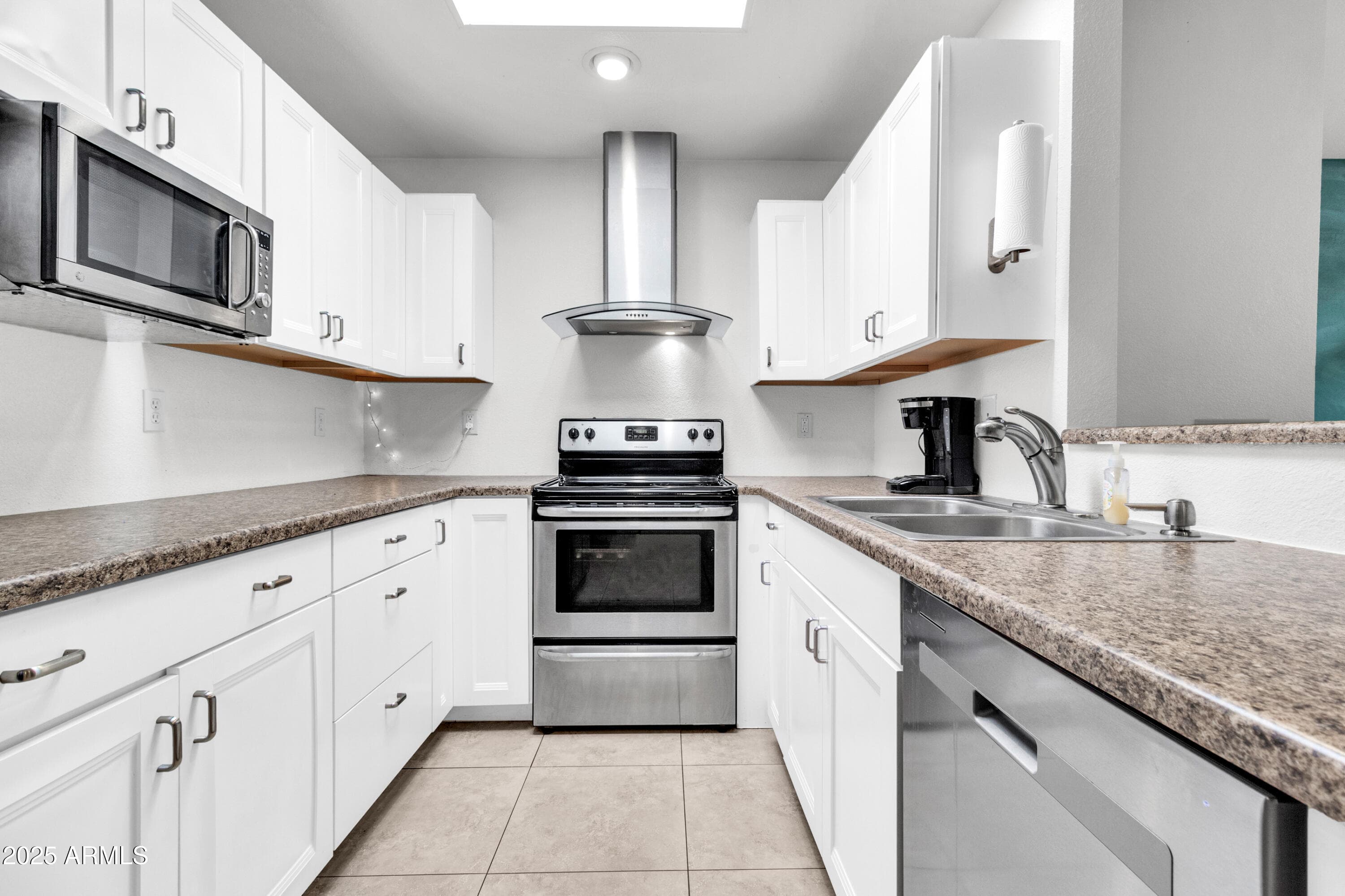 320 W Laguna Dr — photo 1