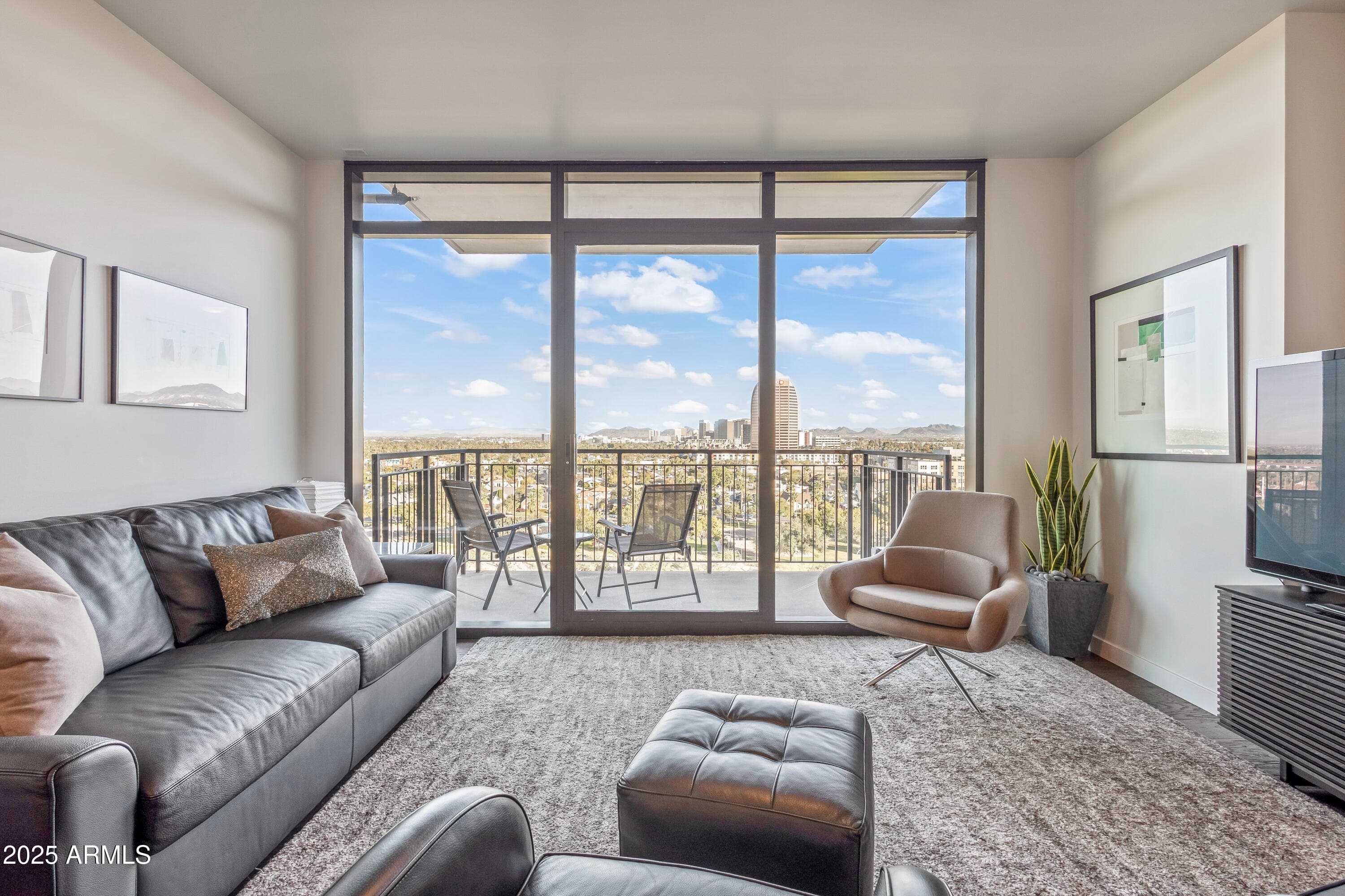 200 W Portland St 1024 — photo 1