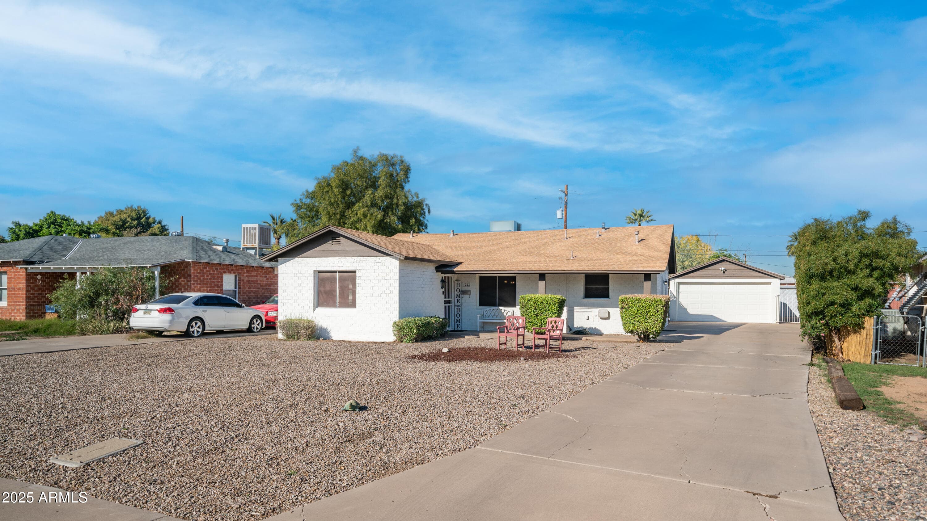 1728 W Avalon Dr — photo 1