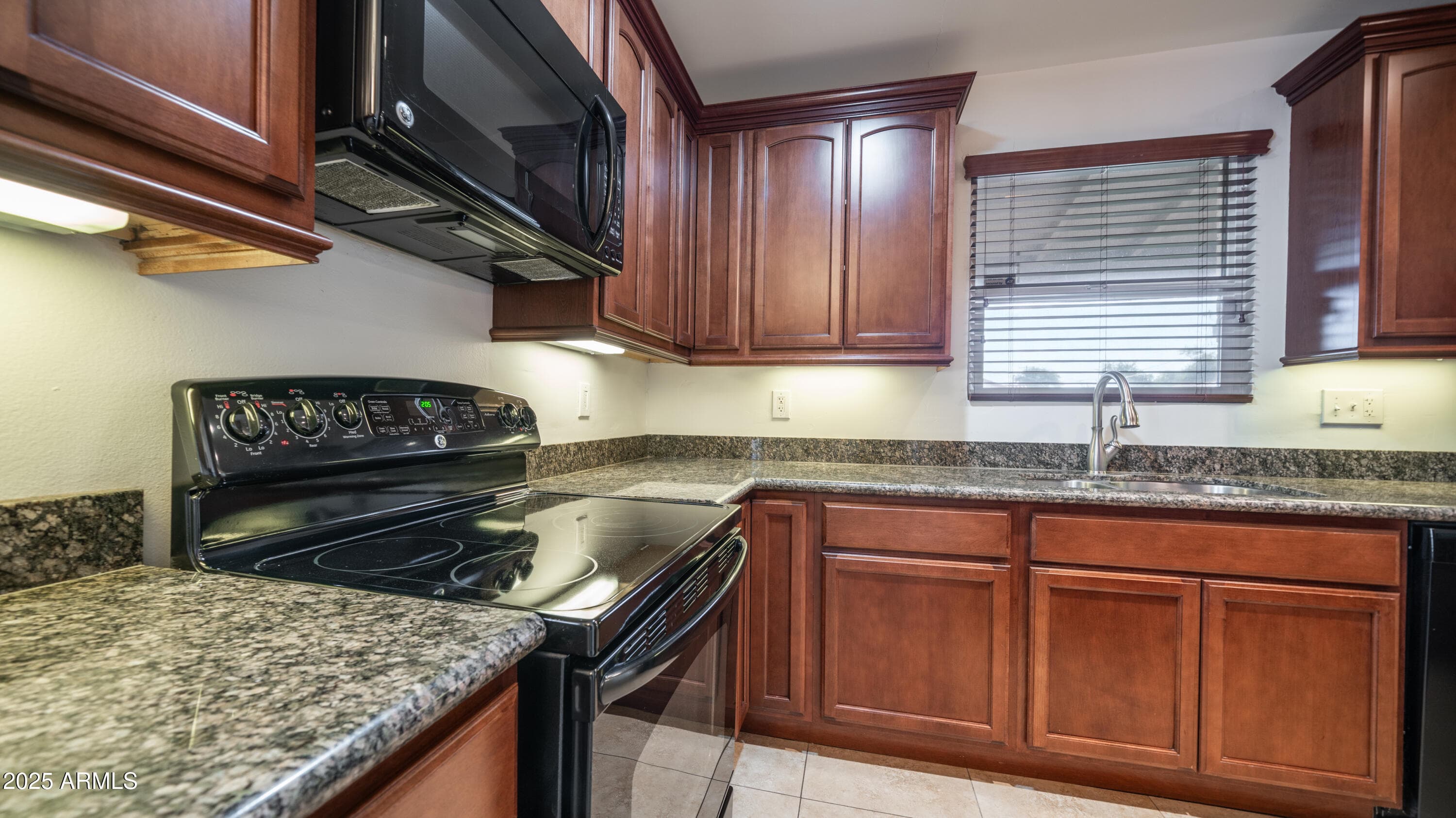 1728 W Avalon Dr — photo 2