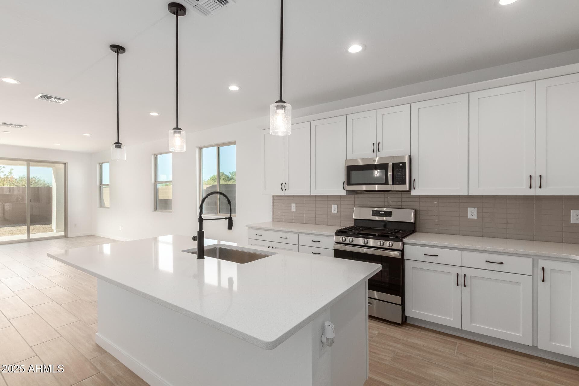 11404 S 50th Ln — photo 2