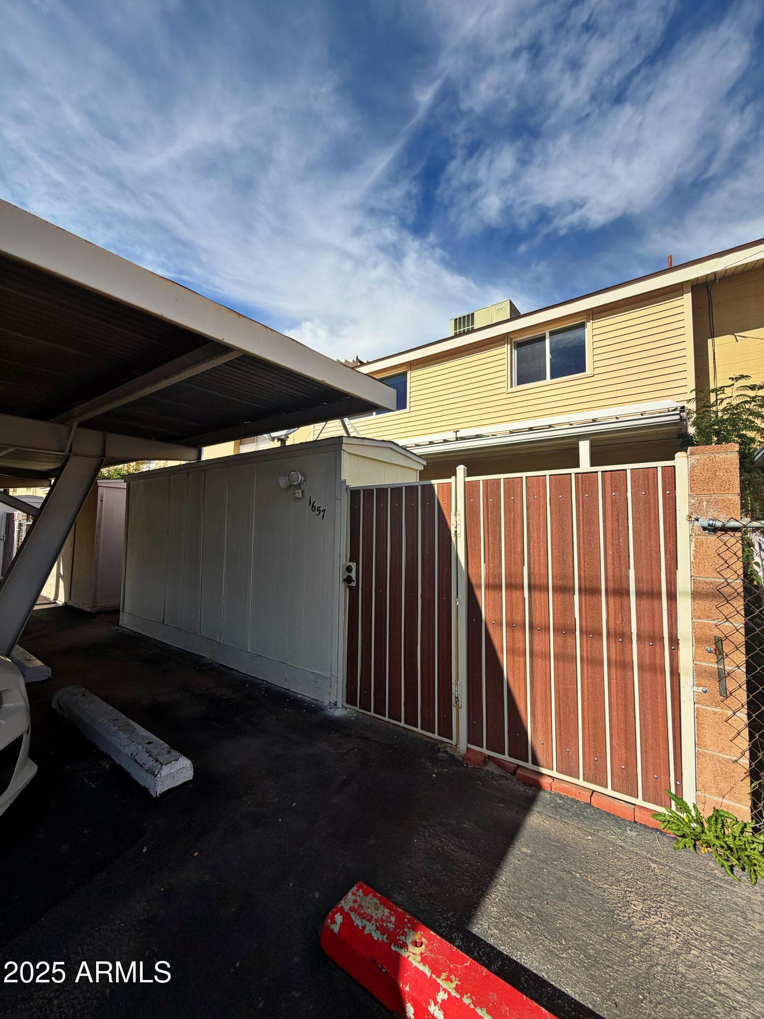 1657 W Hazelwood St — photo 22