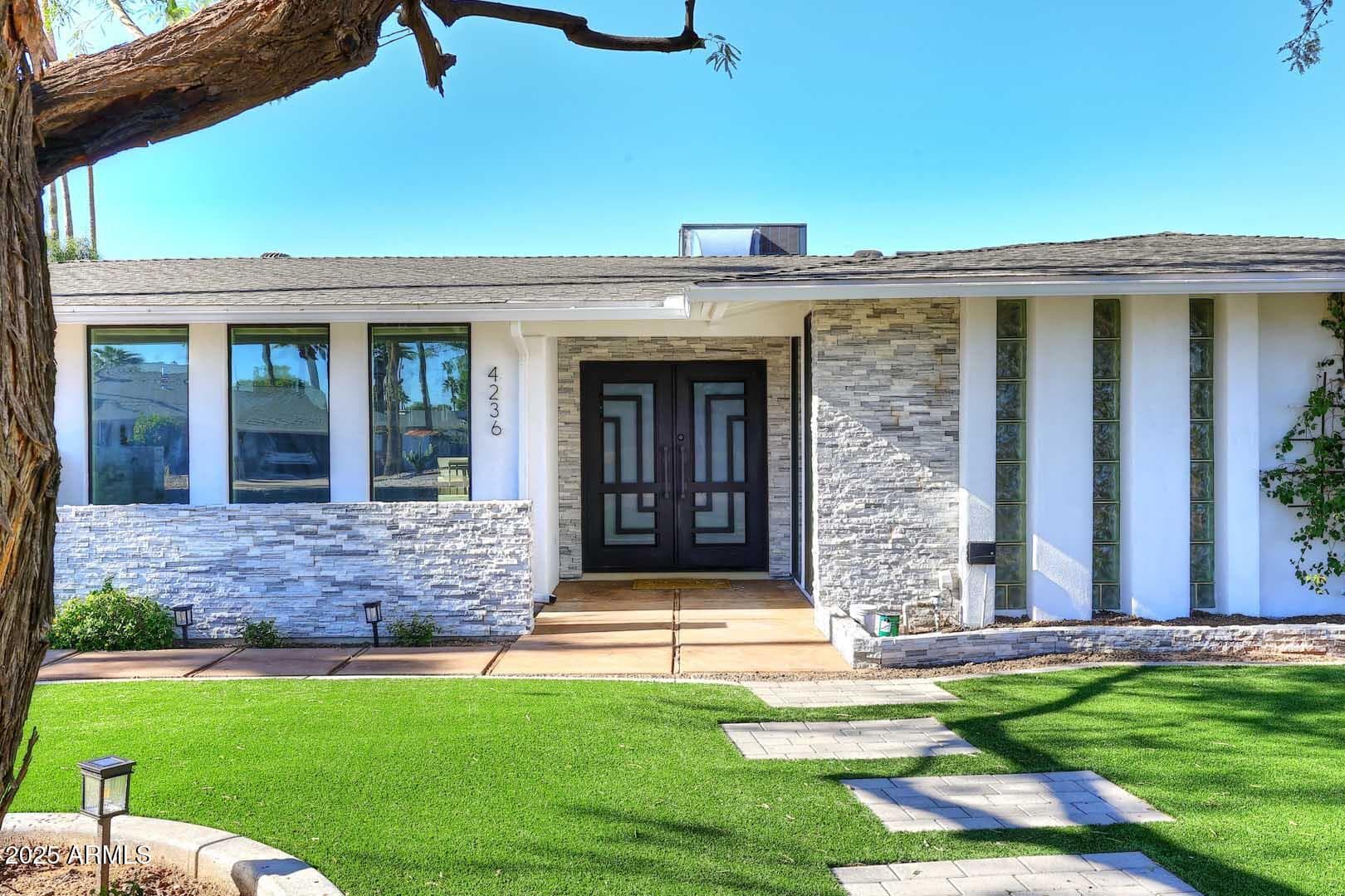 4236 N 86th Pl — photo 2