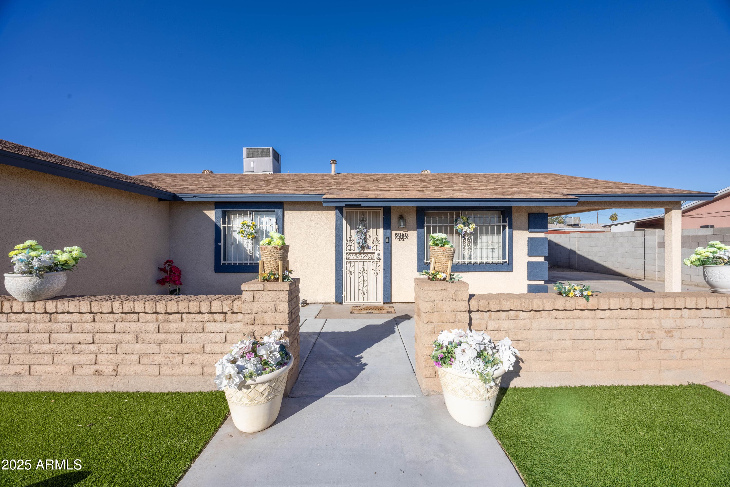 5940 W Palm Ln — photo 1