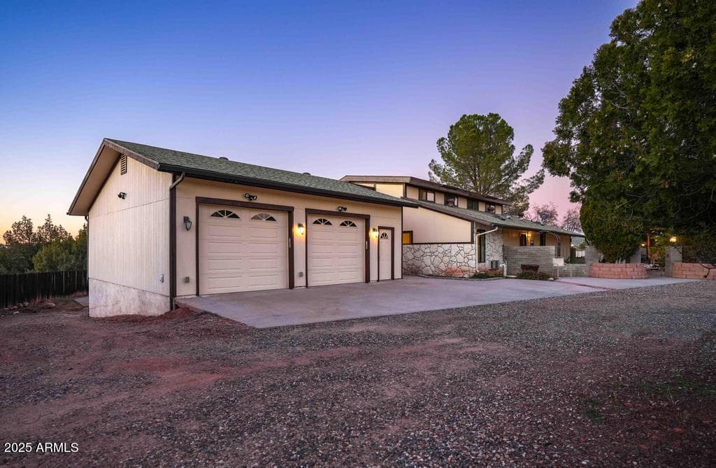 4330 E Navajo Ln — photo 2