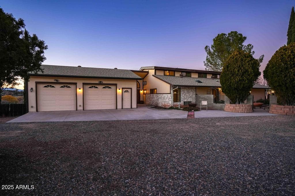 4330 E Navajo Ln — photo 1