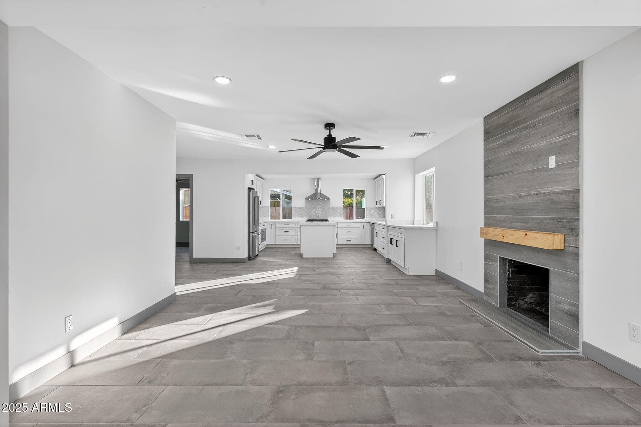 3241 N 27th Pl — photo 1