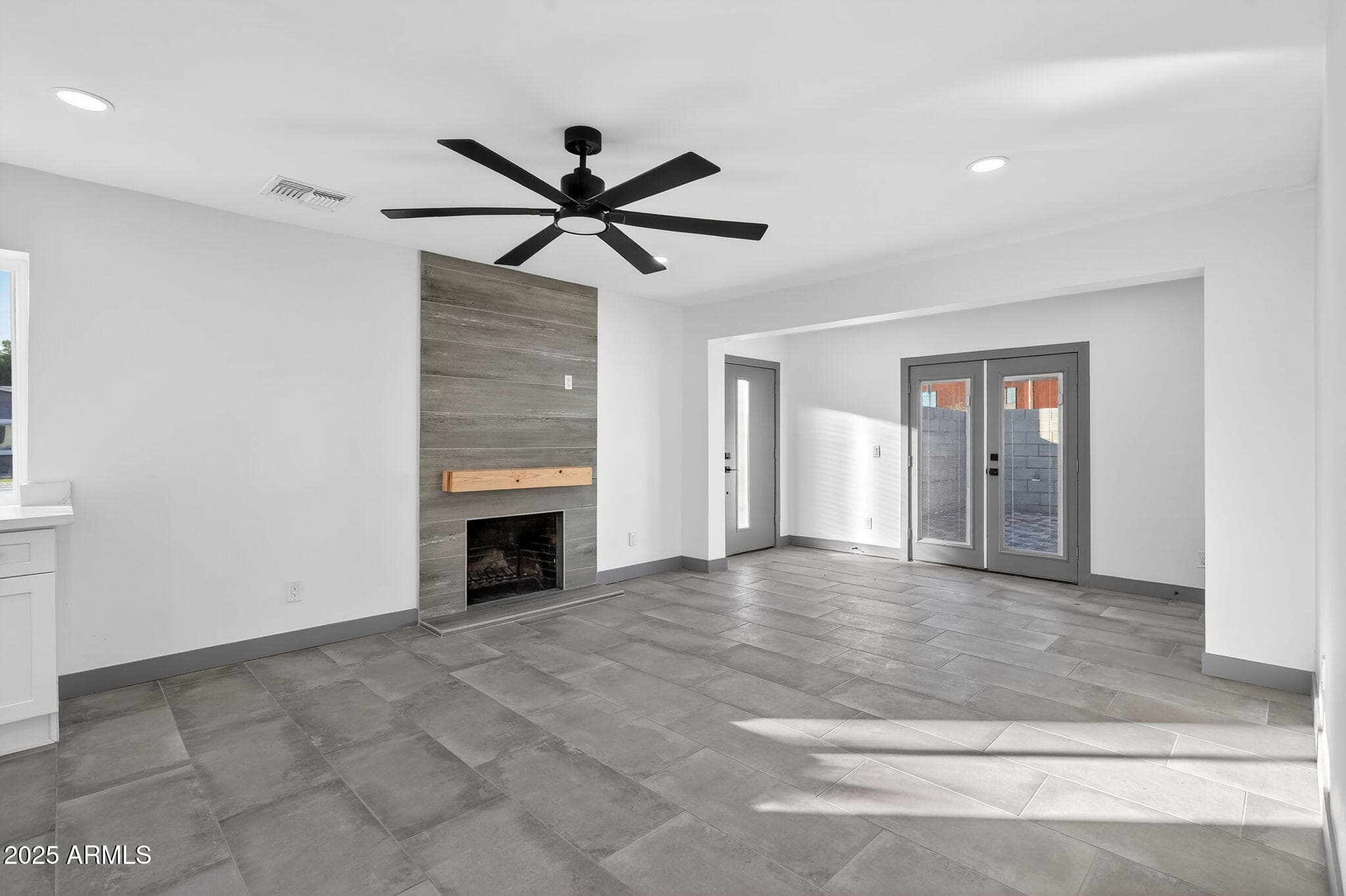 3241 N 27th Pl — photo 2