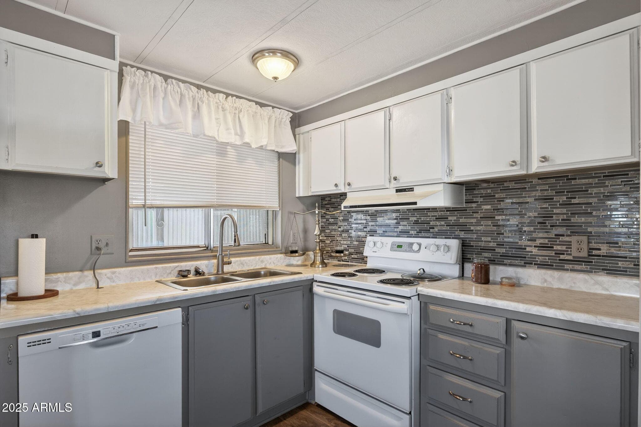 201 S GREENFIELD RD - Photo 3