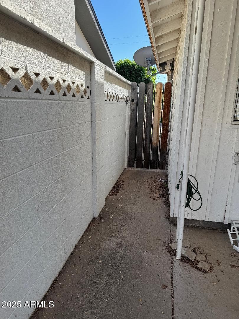 2023 E Clarendon Ave — photo 39