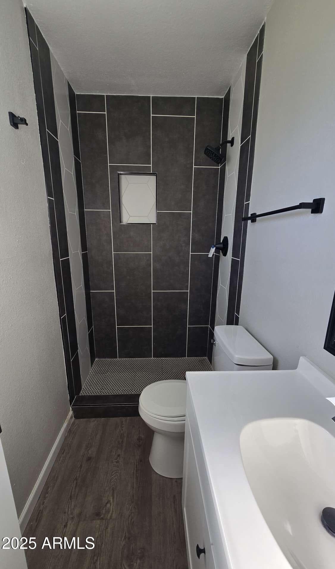 331 E Pierce St — photo 37